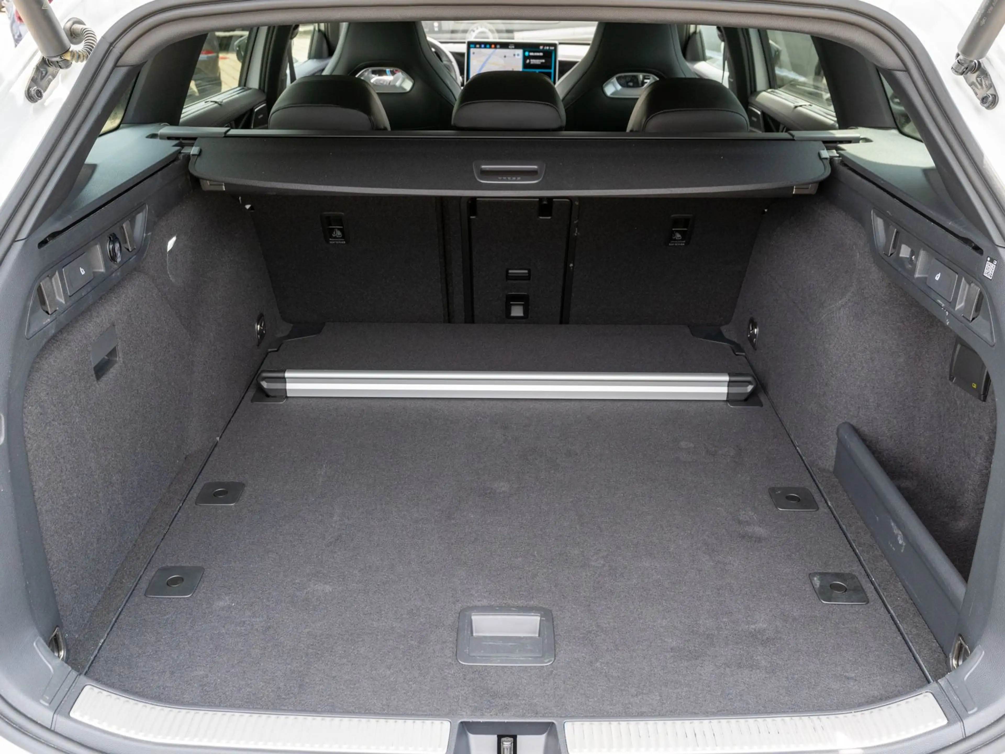 Volkswagen Passat Variant R-Line 2.0TDI 4M DSG PANO HUD AHK — photo 9