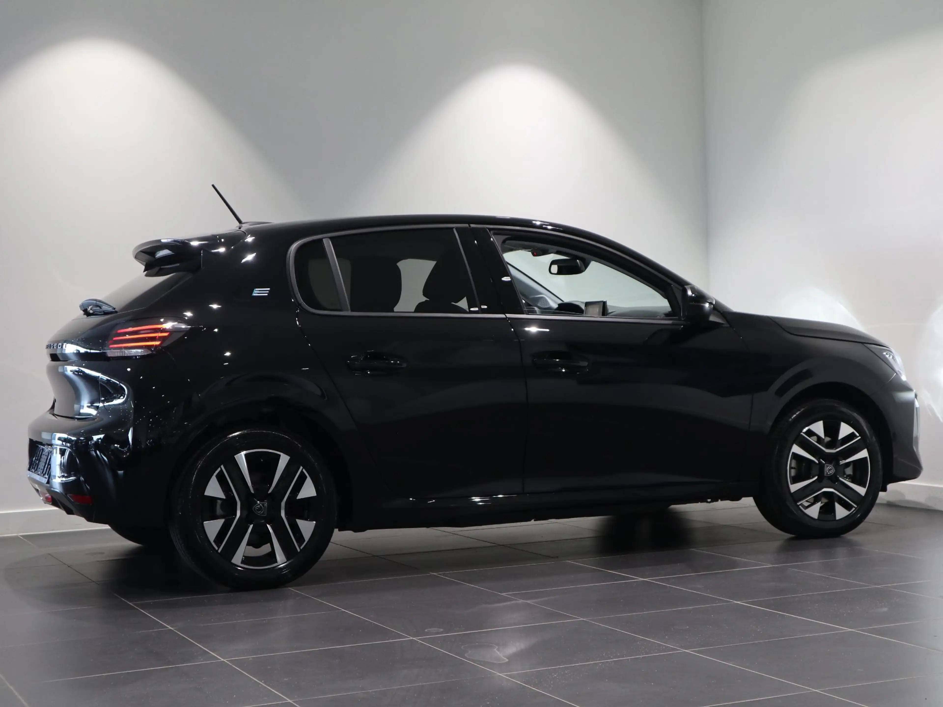 Peugeot 208 Hybrid 110 e-DCS6 Allure CARPLAY - SNEL LEVERBAAR — photo 6