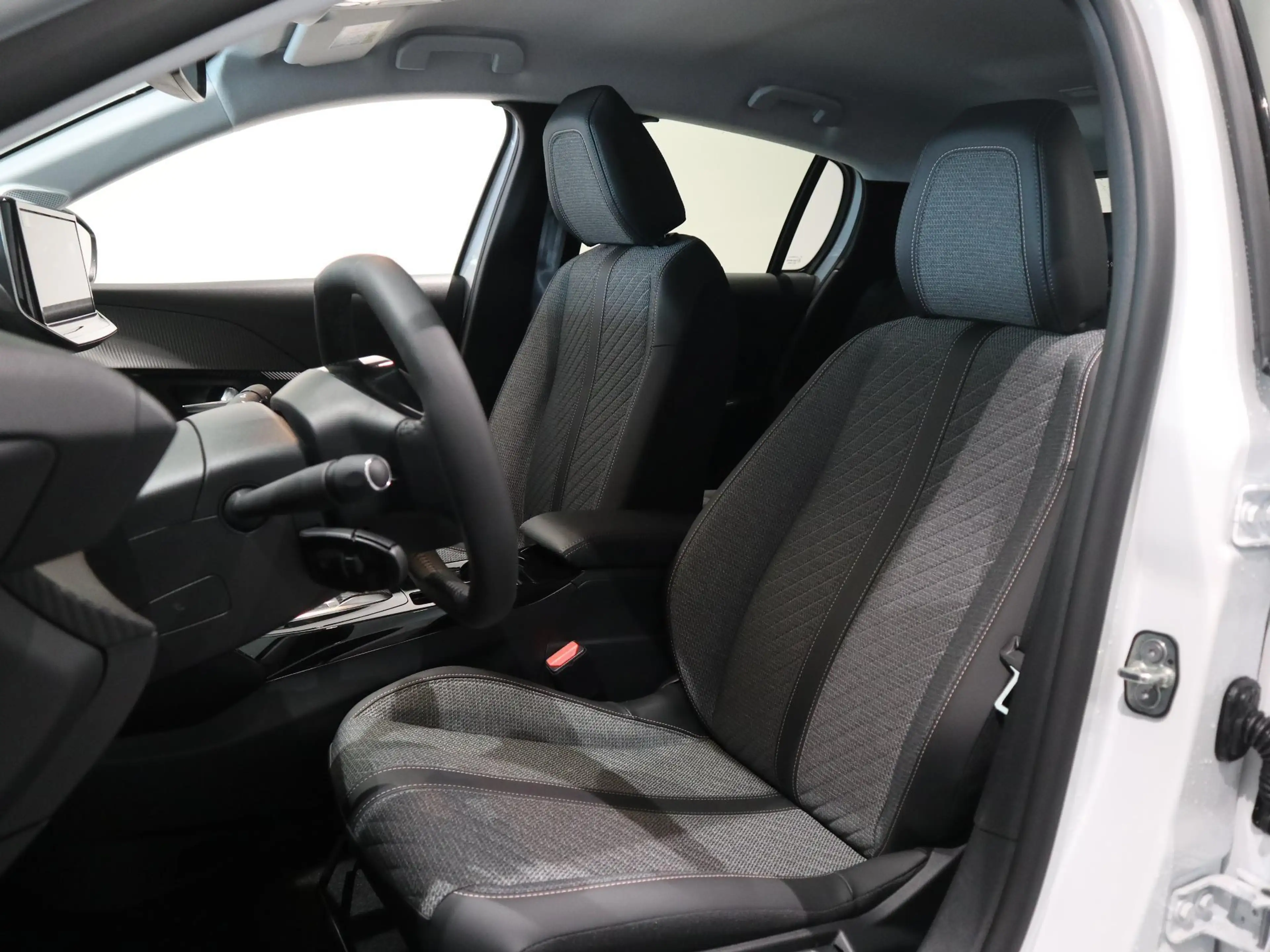 Peugeot 208 Hybrid 110 e-DCS6 Allure CARPLAY - SNEL LEVERBAAR — photo 8