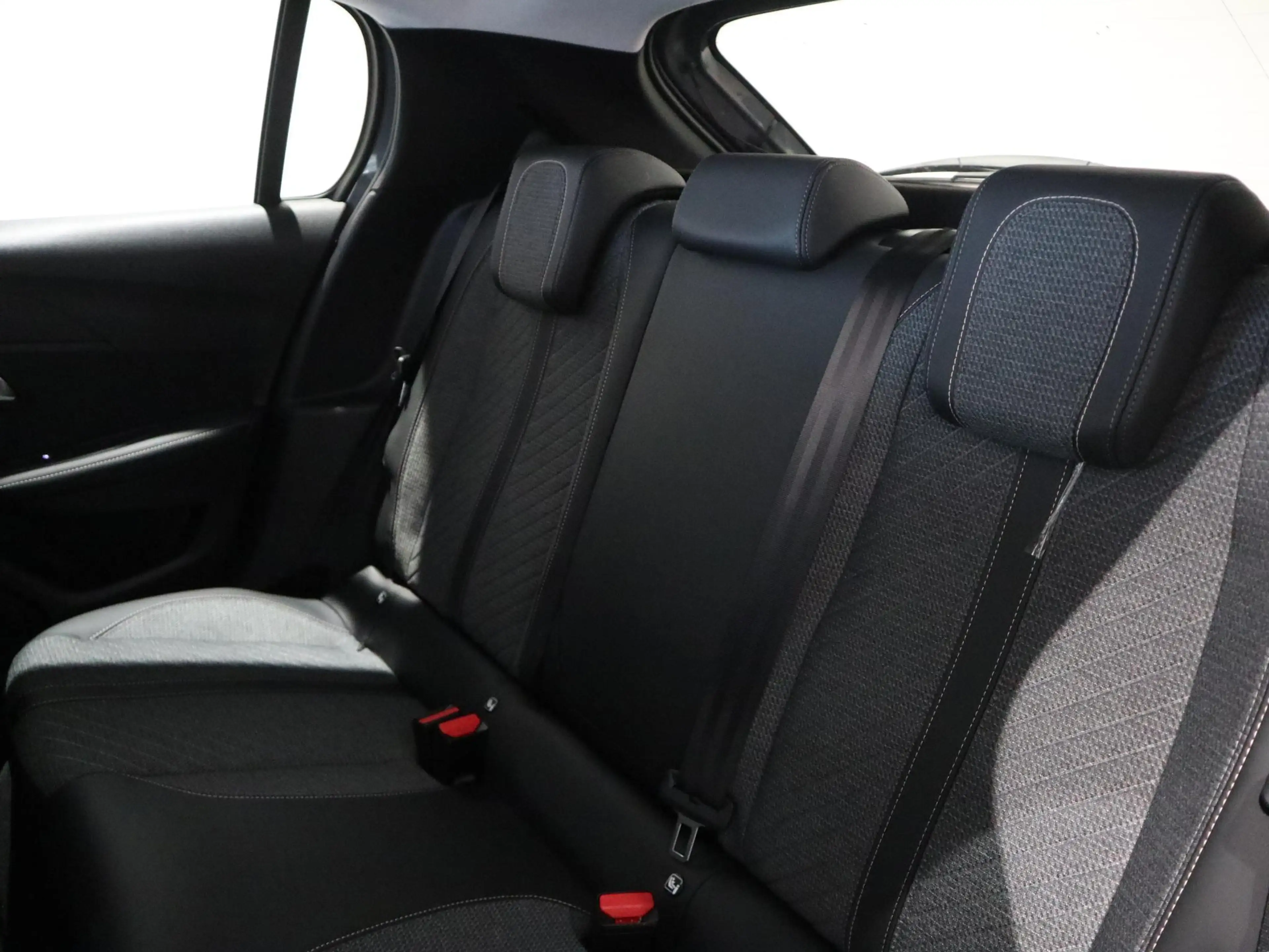Peugeot 208 Hybrid 110 e-DCS6 Allure CARPLAY - SNEL LEVERBAAR — photo 9