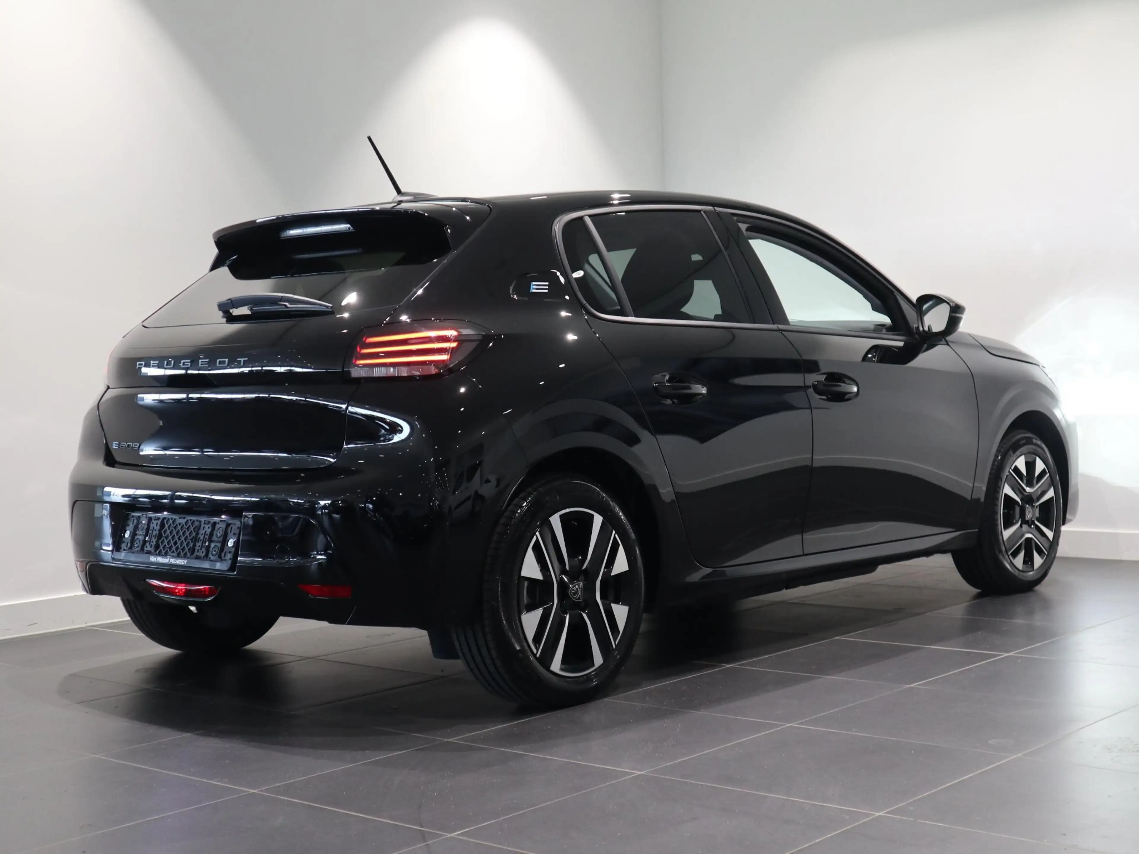 Peugeot 208 Hybrid 110 e-DCS6 Allure CARPLAY - SNEL LEVERBAAR — photo 4