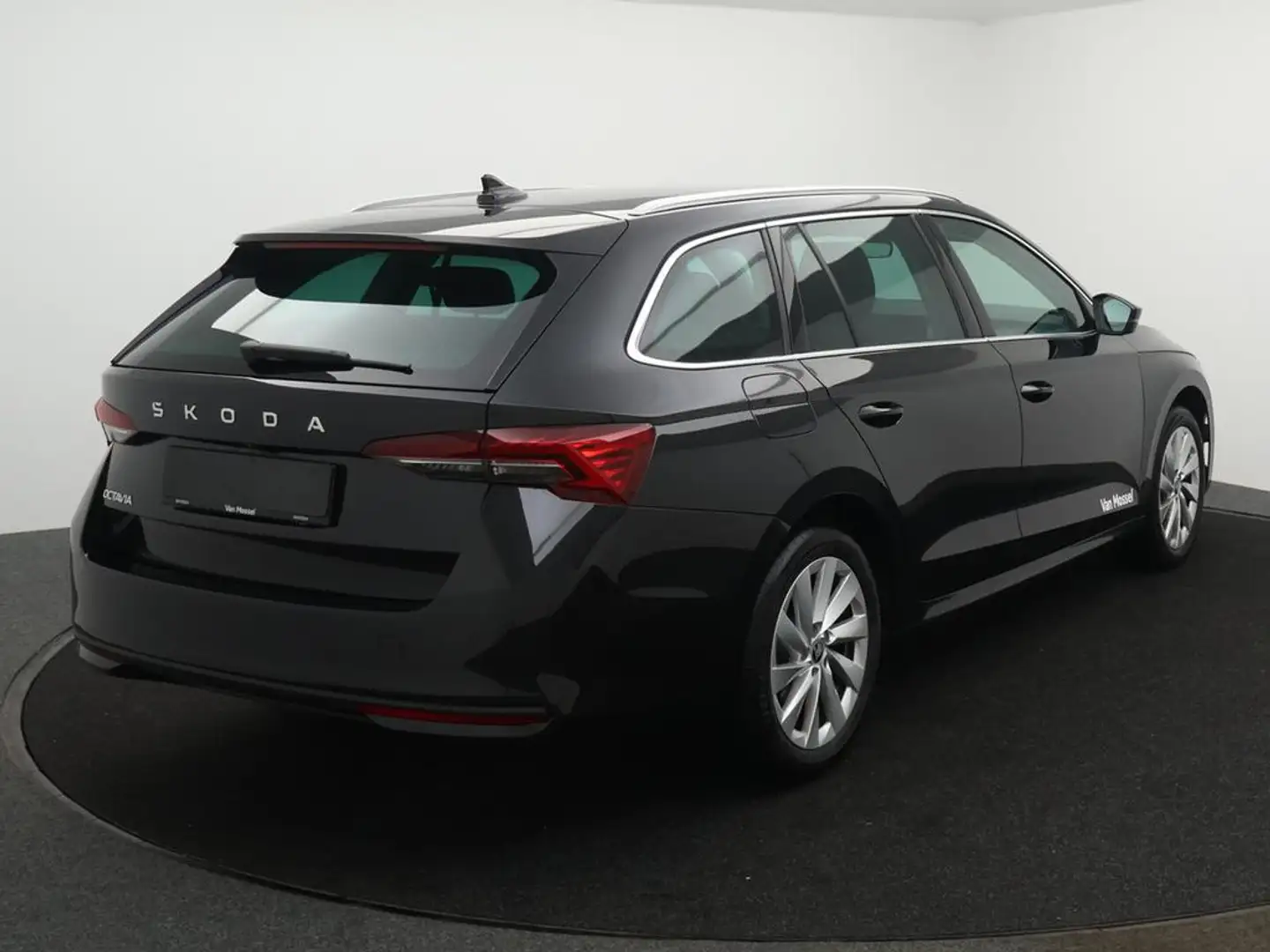 Skoda Octavia Octavia Combi Family 1.5TSI m-HEV 115pk *AUTOMAAT*DEMO Zwart - 2