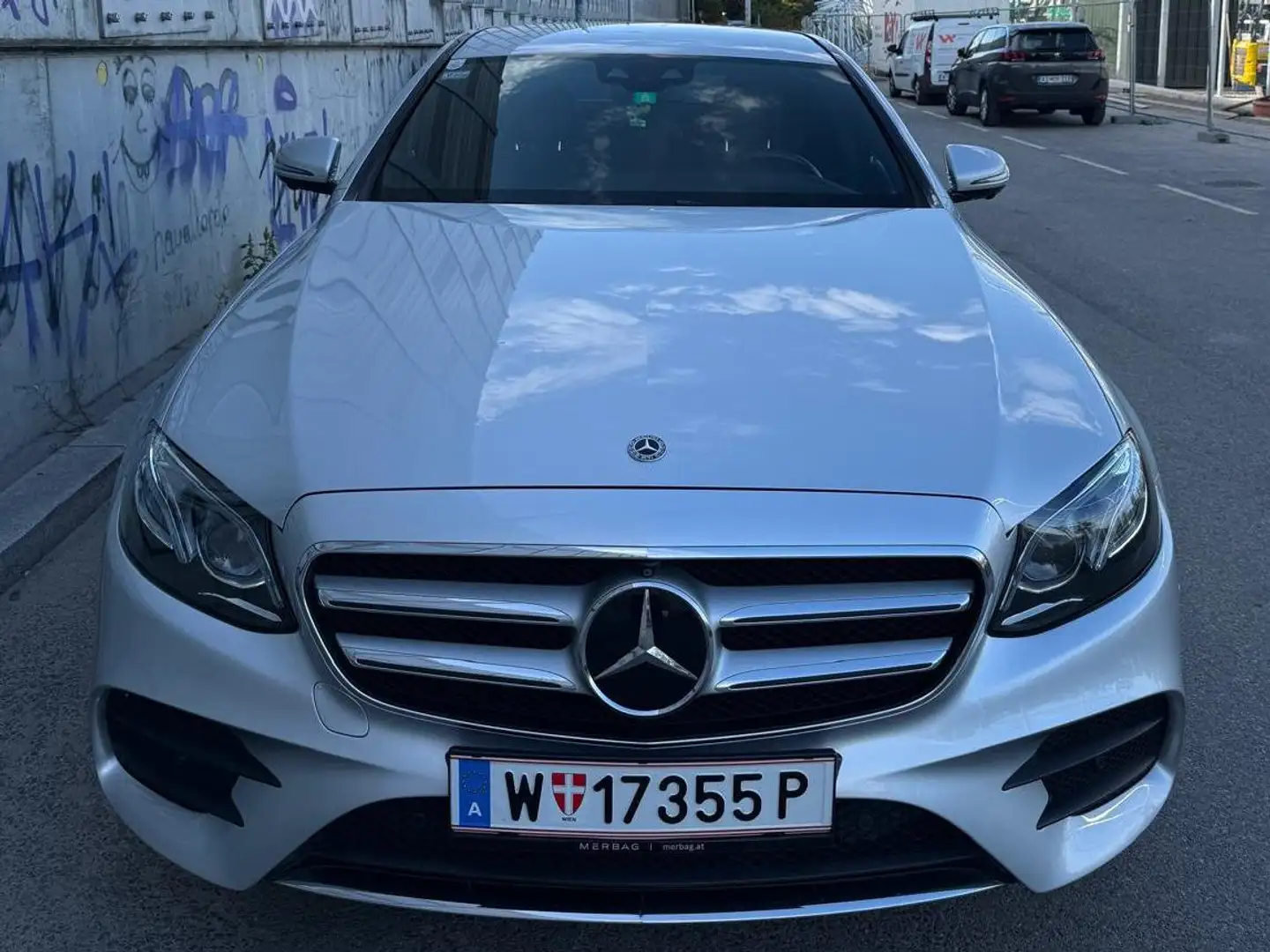 Mercedes-Benz E 220 E 220 d Aut. AMG Line Silber - 2