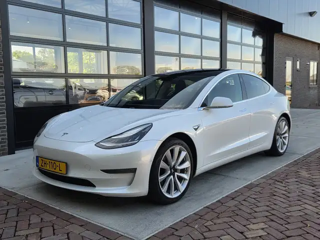 Tesla Model 3 Long Range AWD 75 kWh | Autopilot