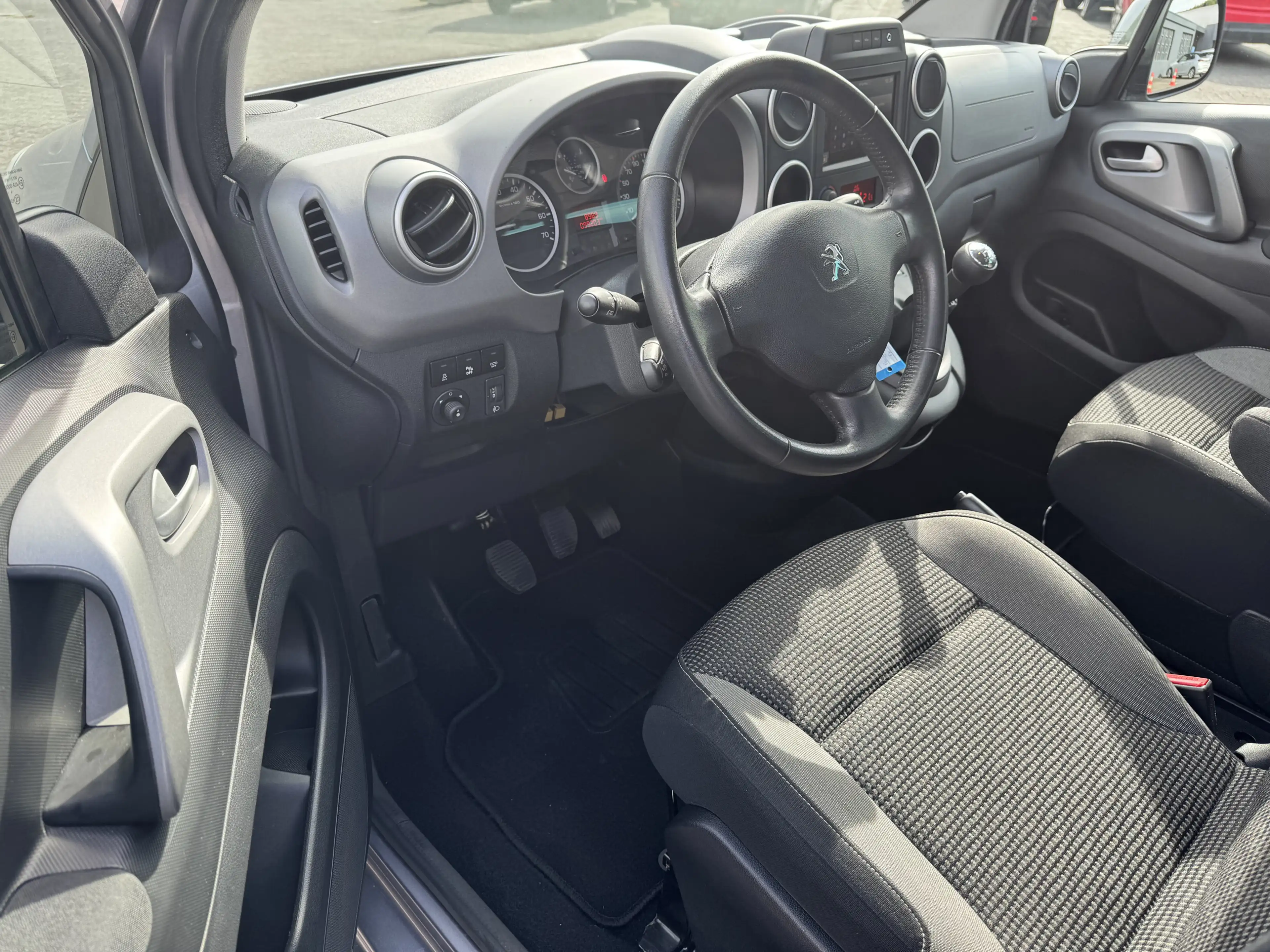 Peugeot Partner Allure 1.6 B-HDI 100 | NAVI | PDC — photo 15