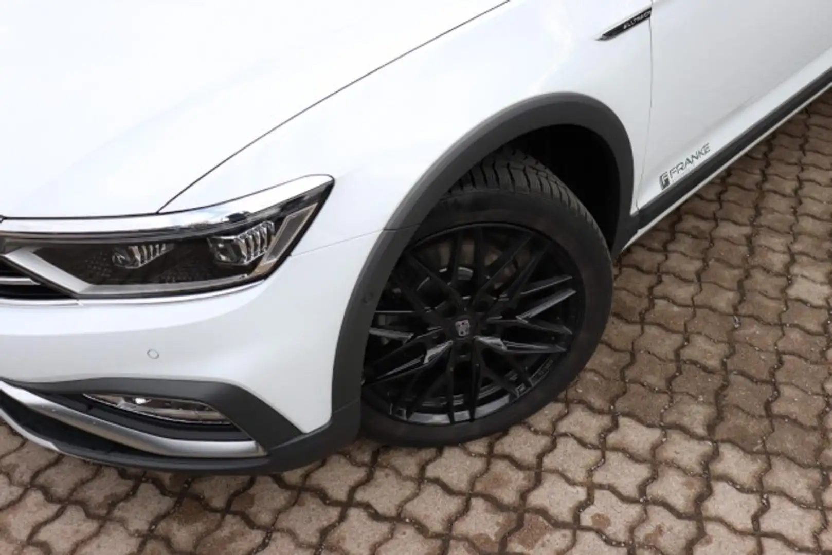 Volkswagen Passat Alltrack 2,0 l TDI 4MOT147 kW 7-Gang- DSG Klima Navi Weiß - 2