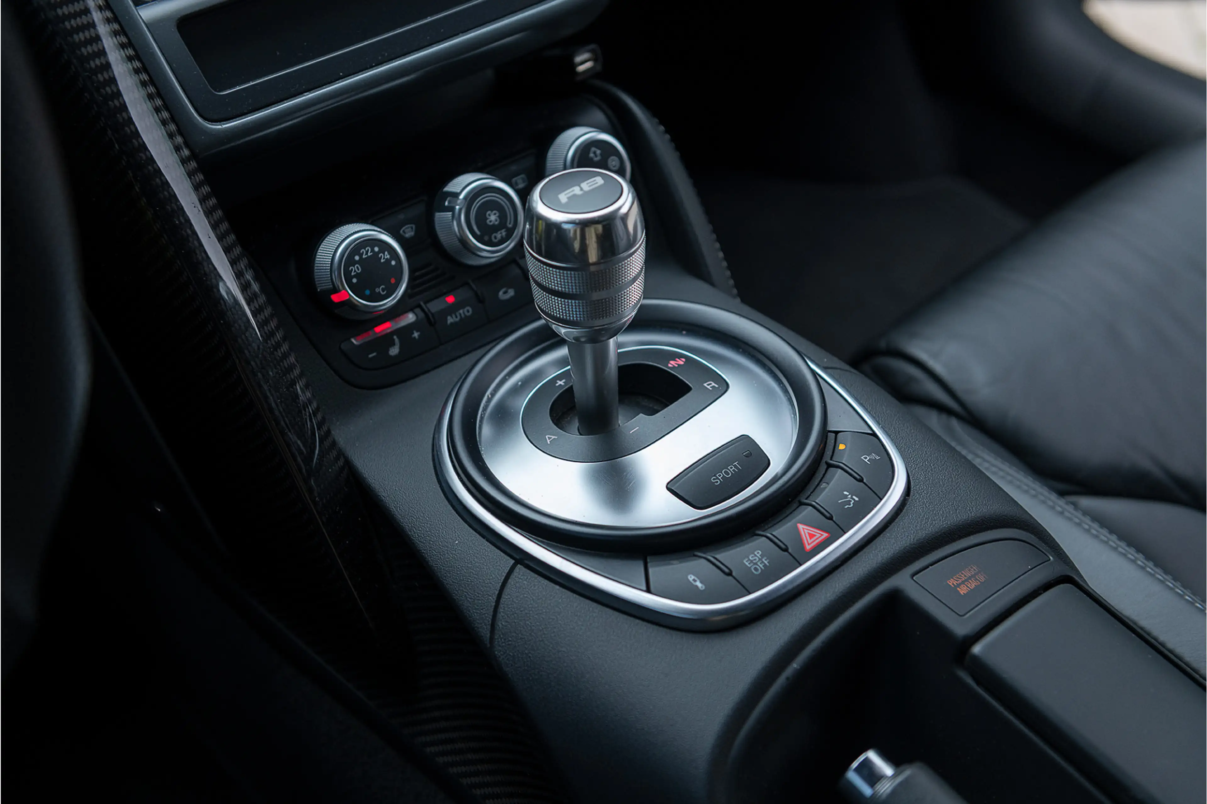 Audi R8 4.2 V8 FSI Carbon Navi B&O LED PDC CruiseContr. — photo 8