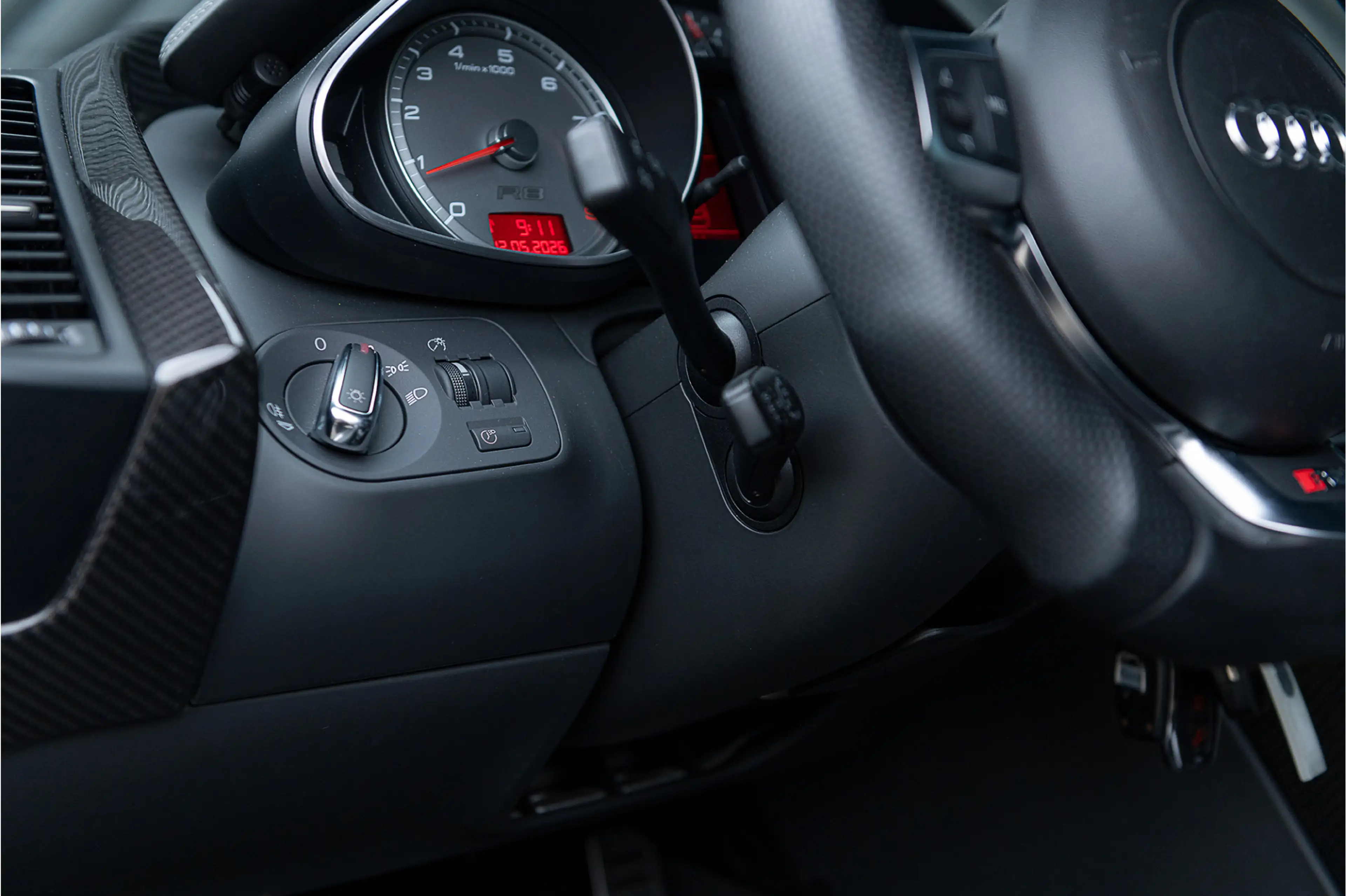 Audi R8 4.2 V8 FSI Carbon Navi B&O LED PDC CruiseContr. — photo 40