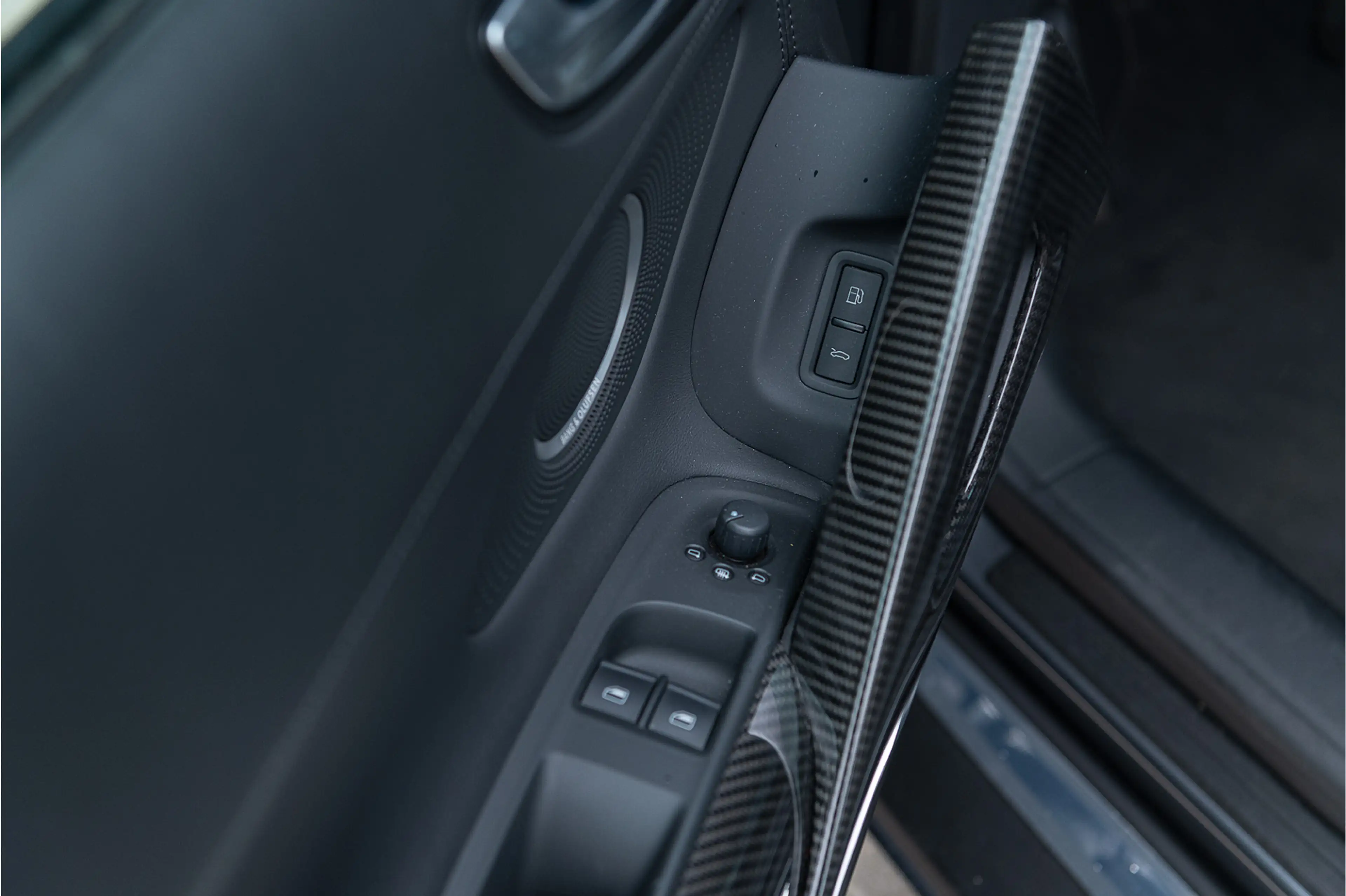 Audi R8 4.2 V8 FSI Carbon Navi B&O LED PDC CruiseContr. — photo 44