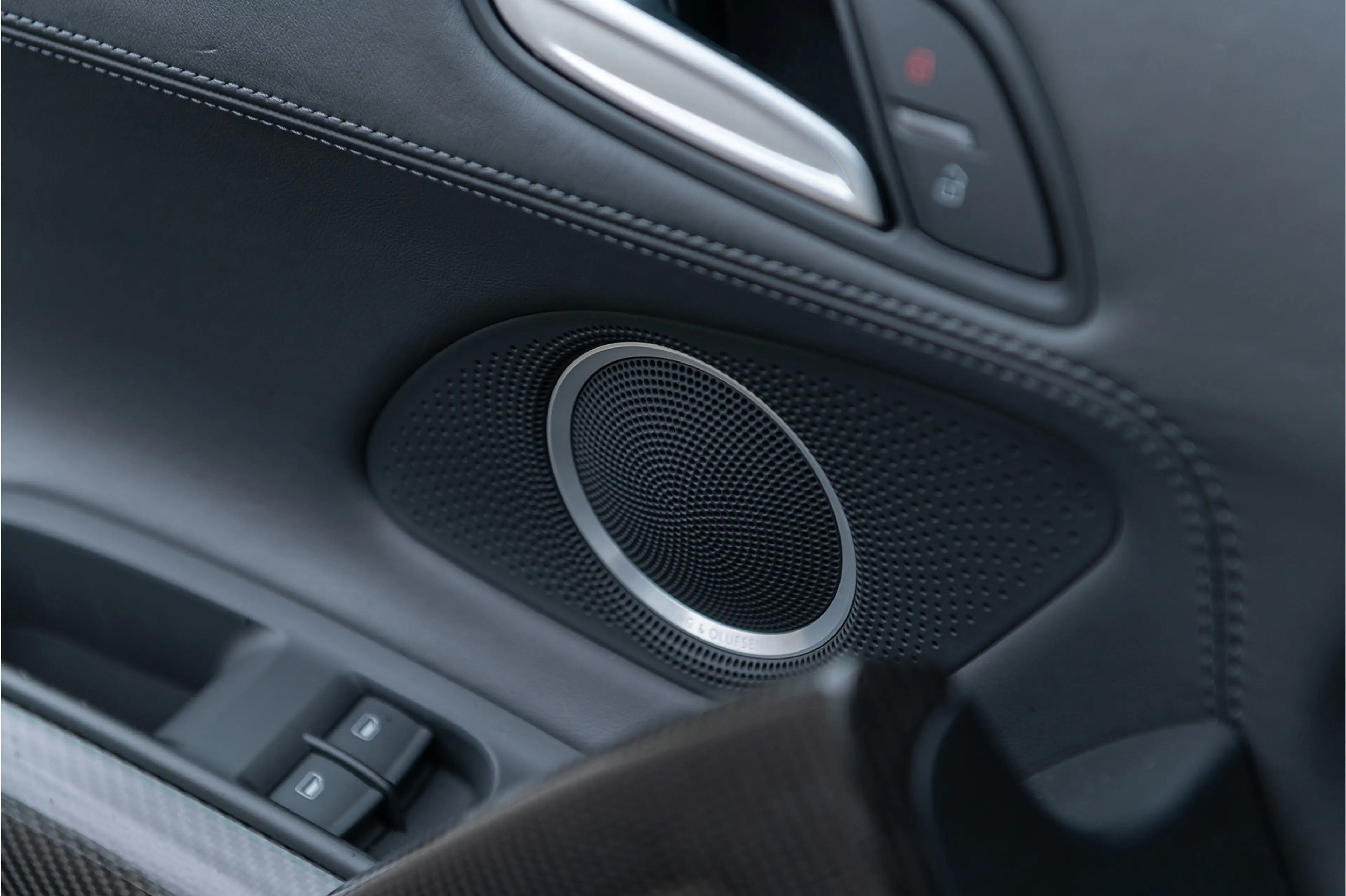 Audi R8 4.2 V8 FSI Carbon Navi B&O LED PDC CruiseContr. — photo 39