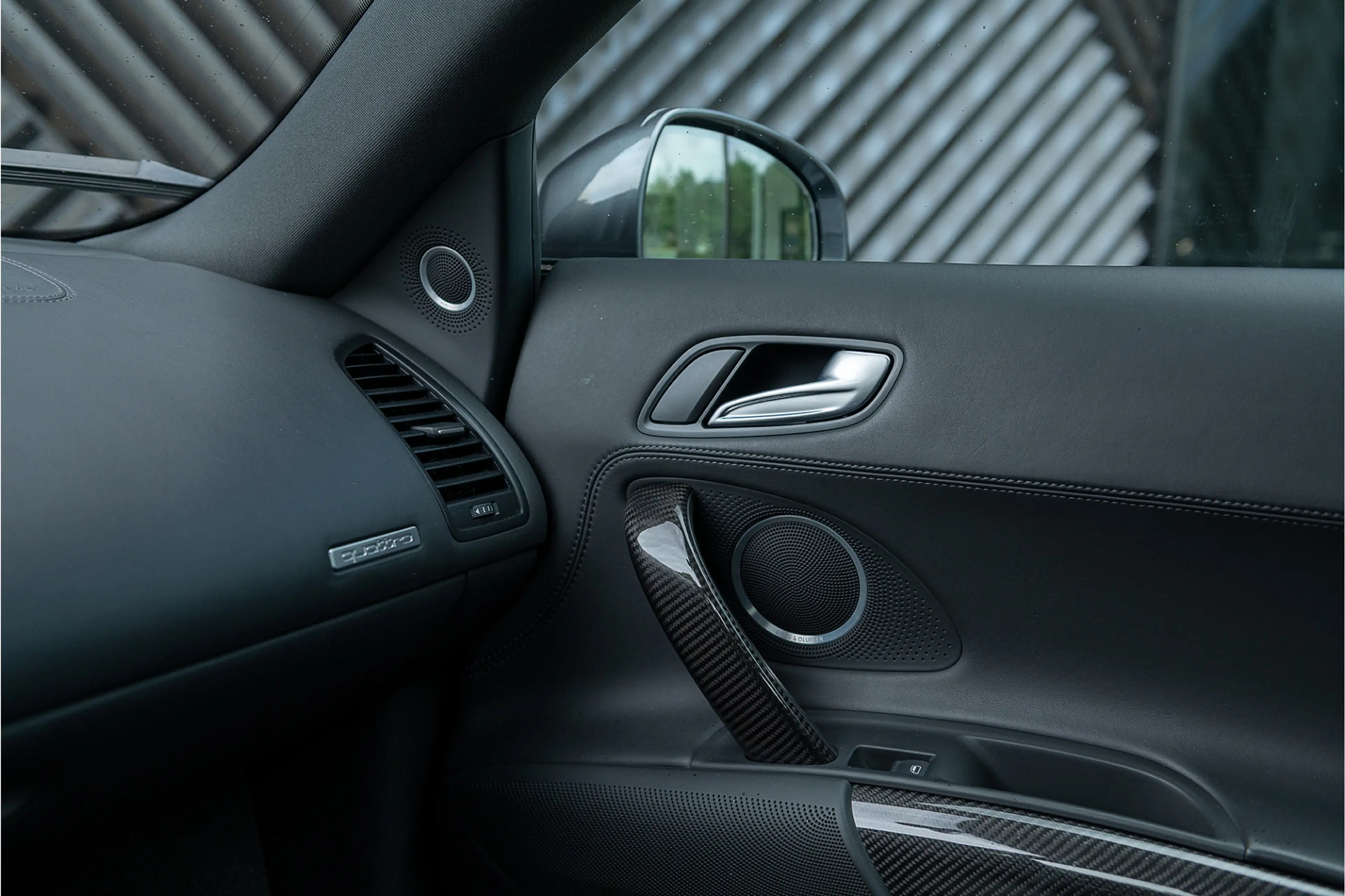 Audi R8 4.2 V8 FSI Carbon Navi B&O LED PDC CruiseContr. — photo 38