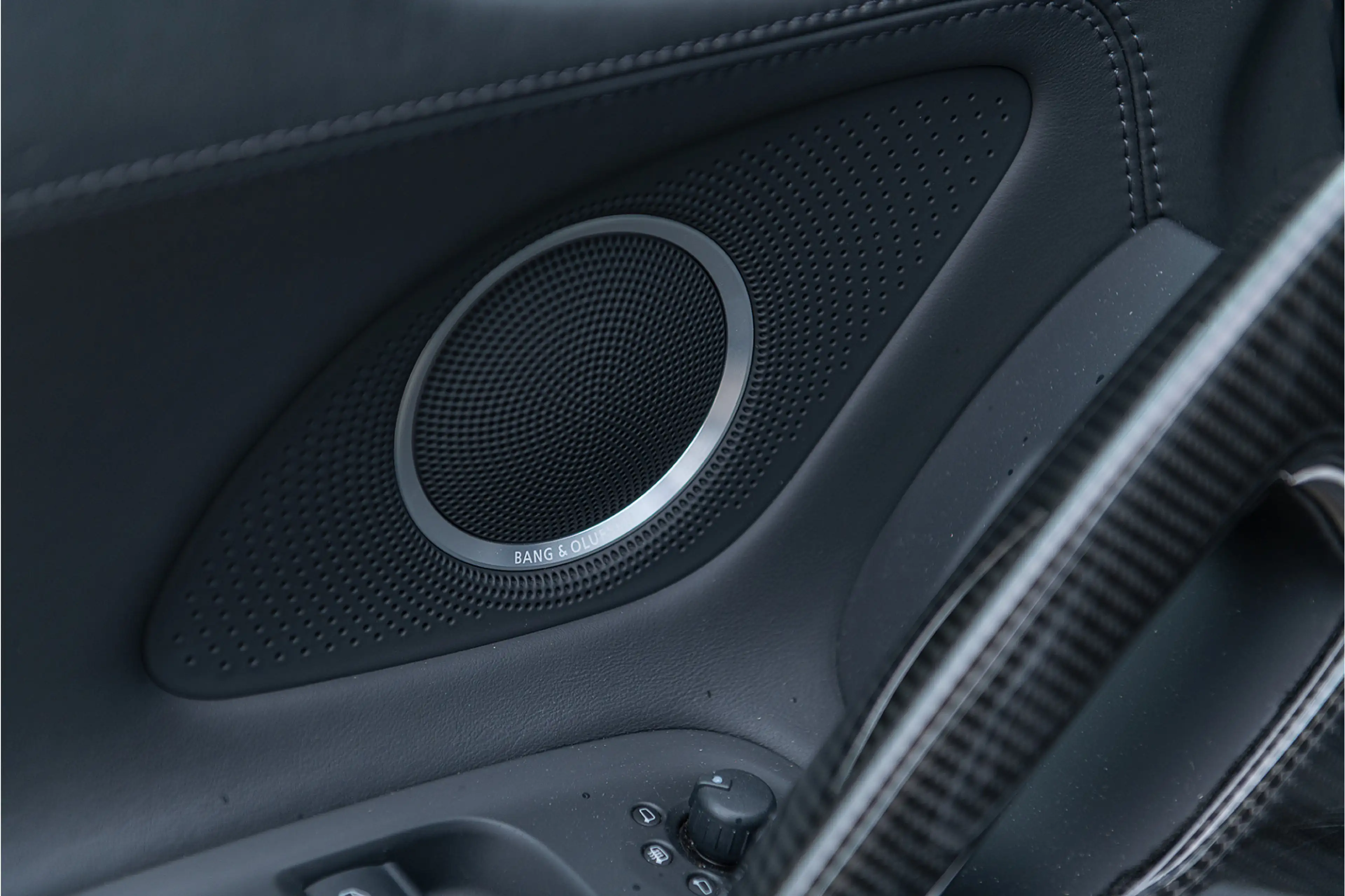 Audi R8 4.2 V8 FSI Carbon Navi B&O LED PDC CruiseContr. — photo 6