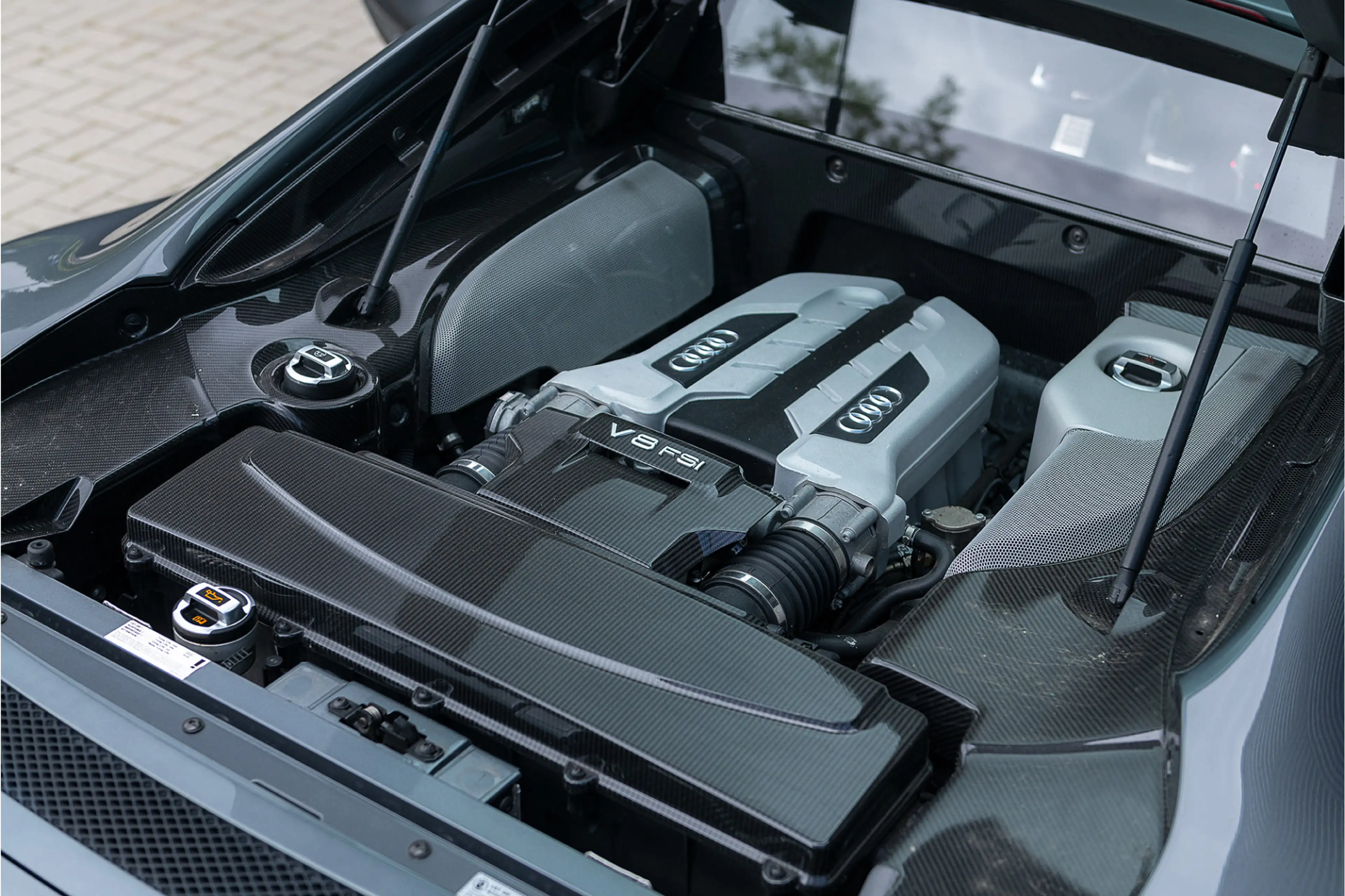 Audi R8 4.2 V8 FSI Carbon Navi B&O LED PDC CruiseContr. — photo 43