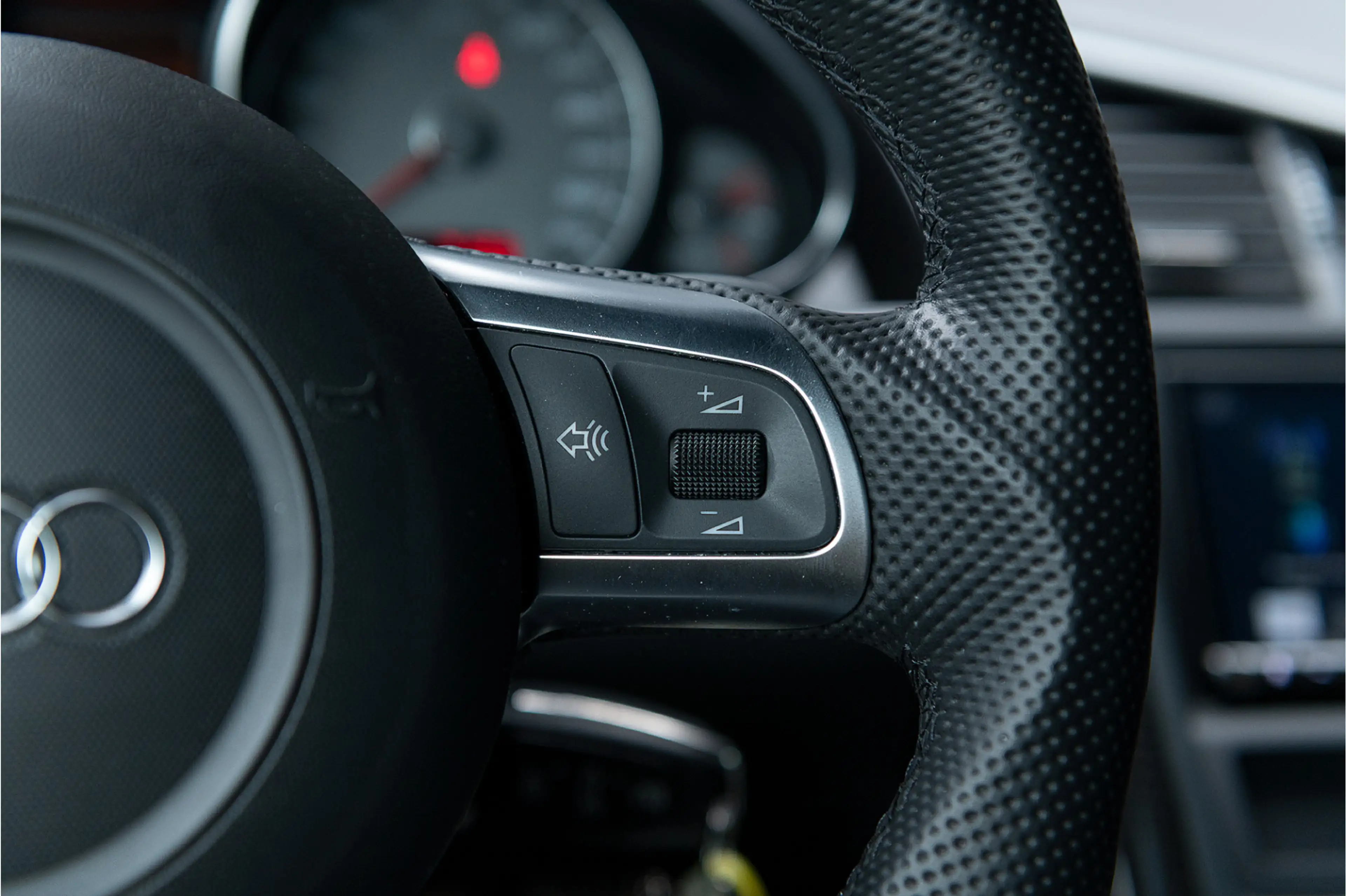 Audi R8 4.2 V8 FSI Carbon Navi B&O LED PDC CruiseContr. — photo 34