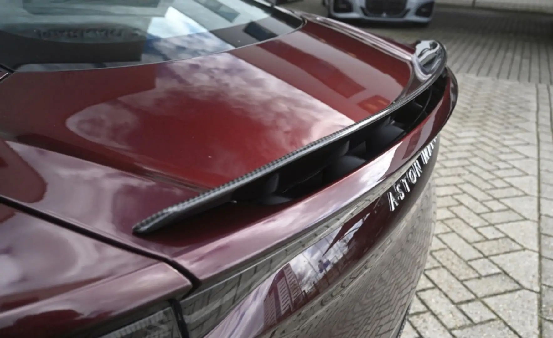 Aston Martin DBS Superleggera Rojo - 2