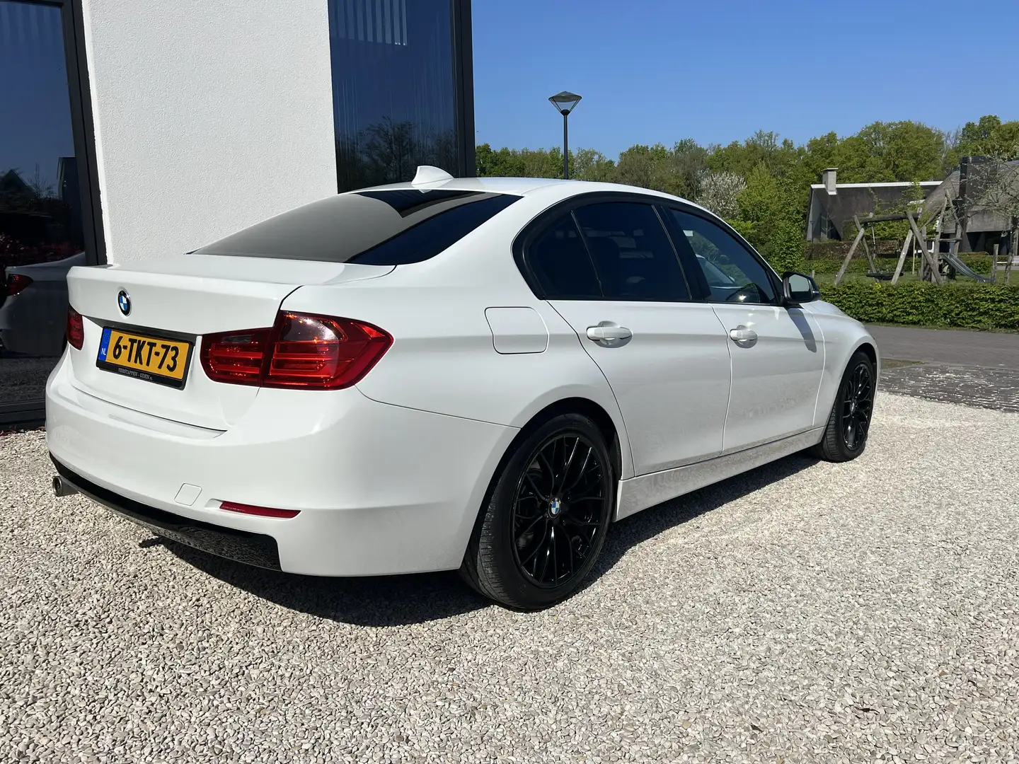 BMW 320 3-Serie 320i 170pk Automaat8 2014 Wit Navi M-Velge Wit - 2