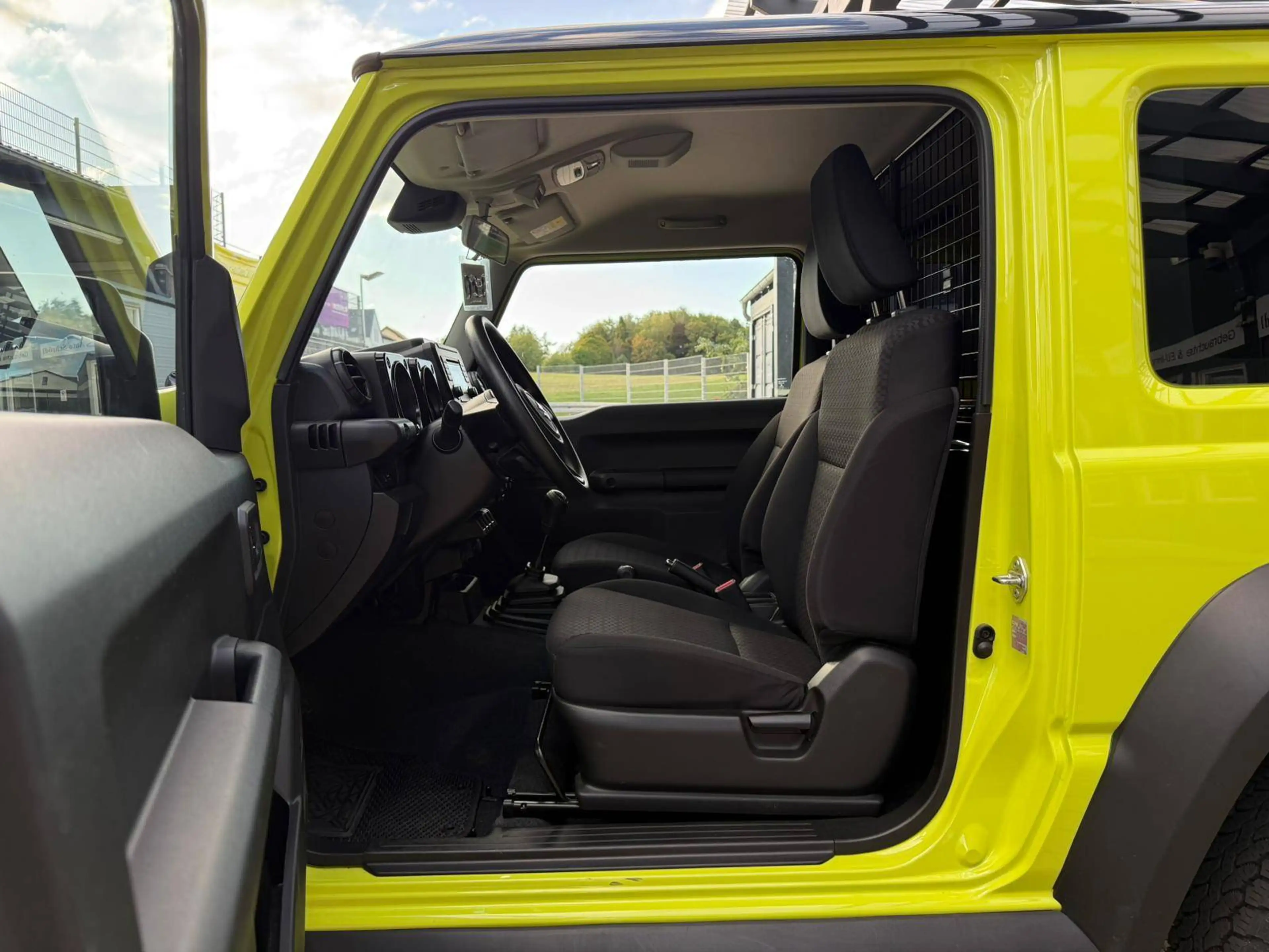 Suzuki Jimny 1.5 ALLGRIP NFZ Comfort, Fernlicht-Assist, Schilderkennung, DAB, Sitzheizung, Tempomat, 8-fach bereift — photo 14