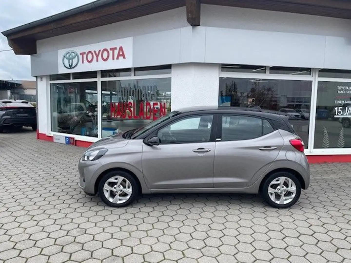 Hyundai i10 Trend Braun - 2