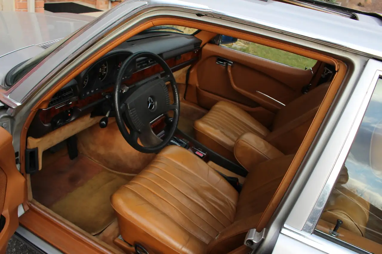 Mercedes-Benz S-Class снимка Mercedes-Benz S-Class