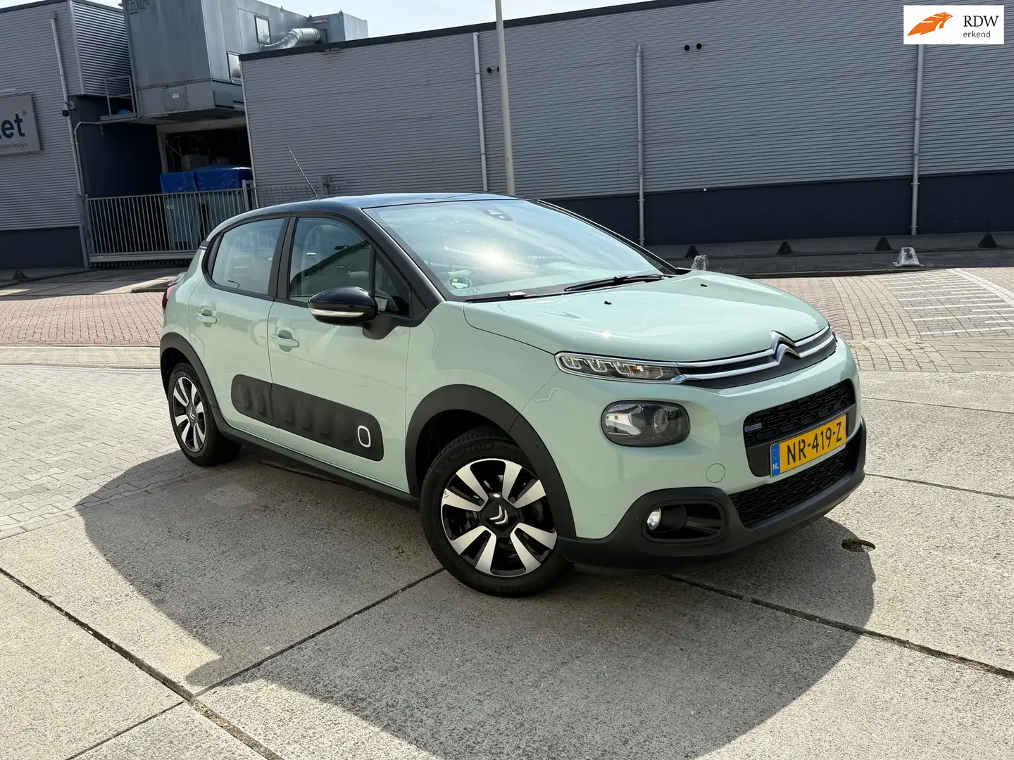 Citroen C3 1.2 PureTech Feel CLIMA 5 Dr GLAs DAK Verde - 1