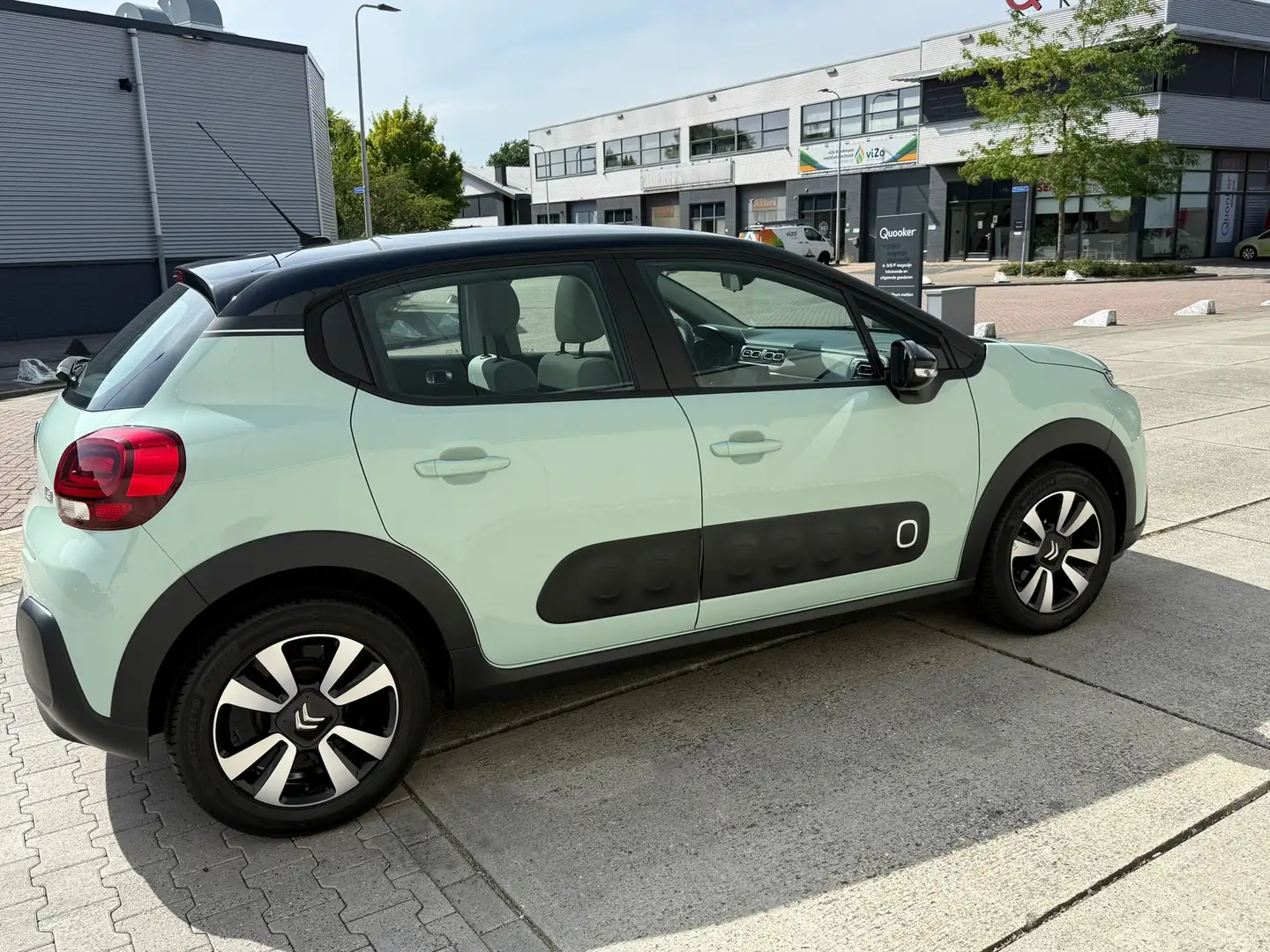 Citroen C3 1.2 PureTech Feel CLIMA 5 Dr GLAs DAK Verde - 2