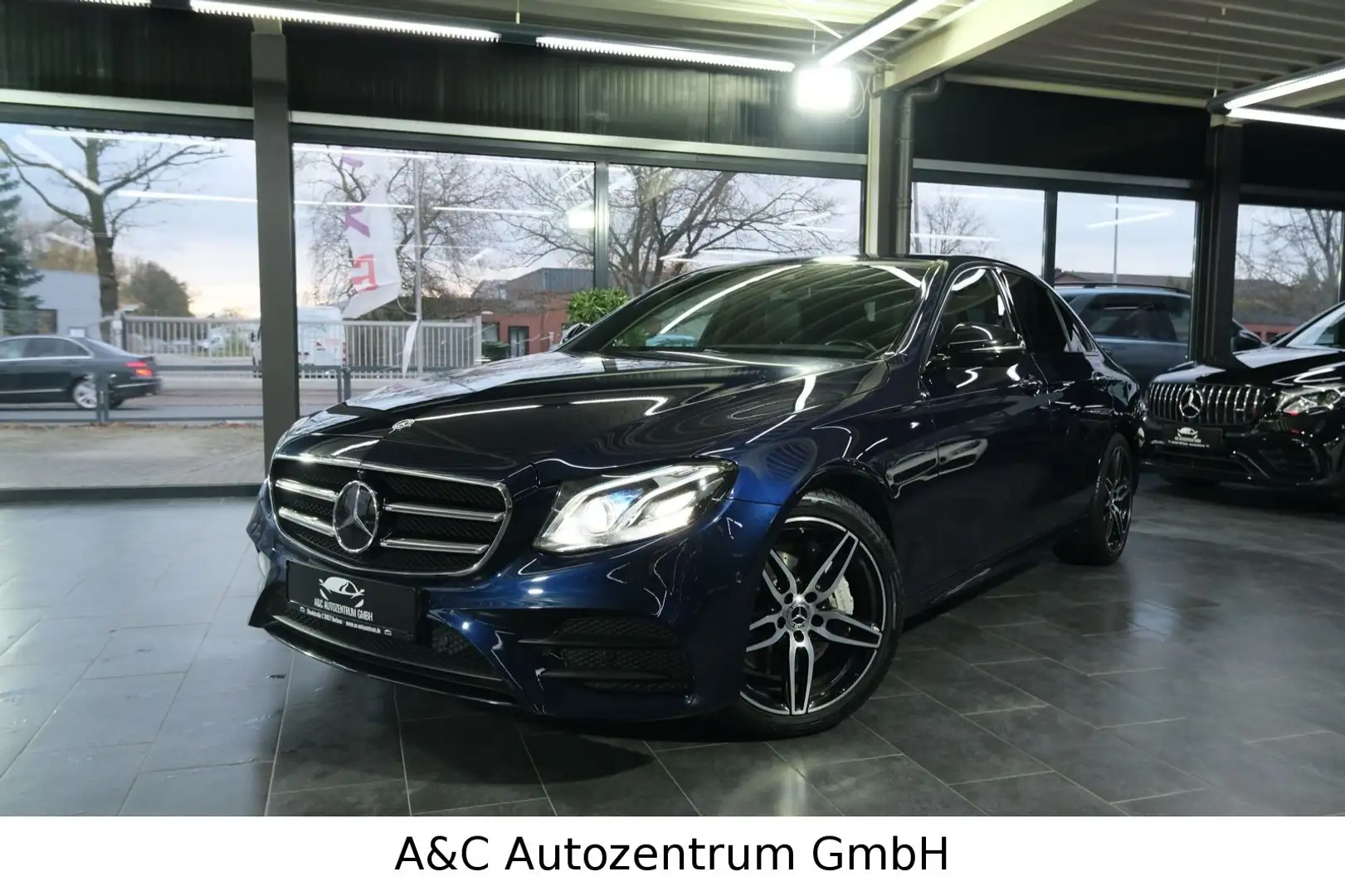 Mercedes-Benz E 350 d AMG Line Widescreen Blau - 2