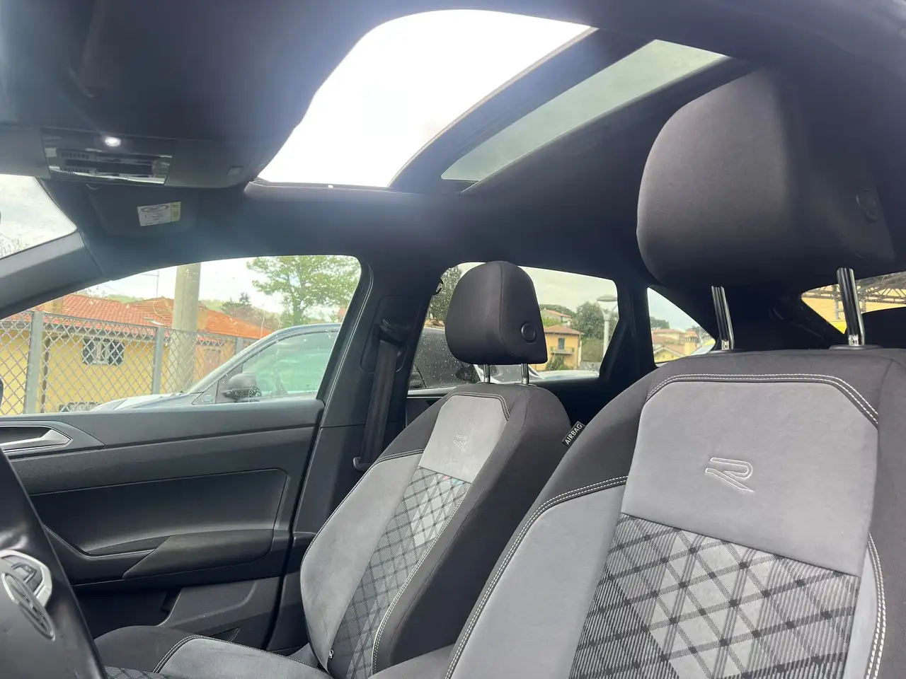 Volkswagen Taigo 1.0 tsi R-Line 110cv - Tetto Apribile Elettrico - Prezzo Reale 10
