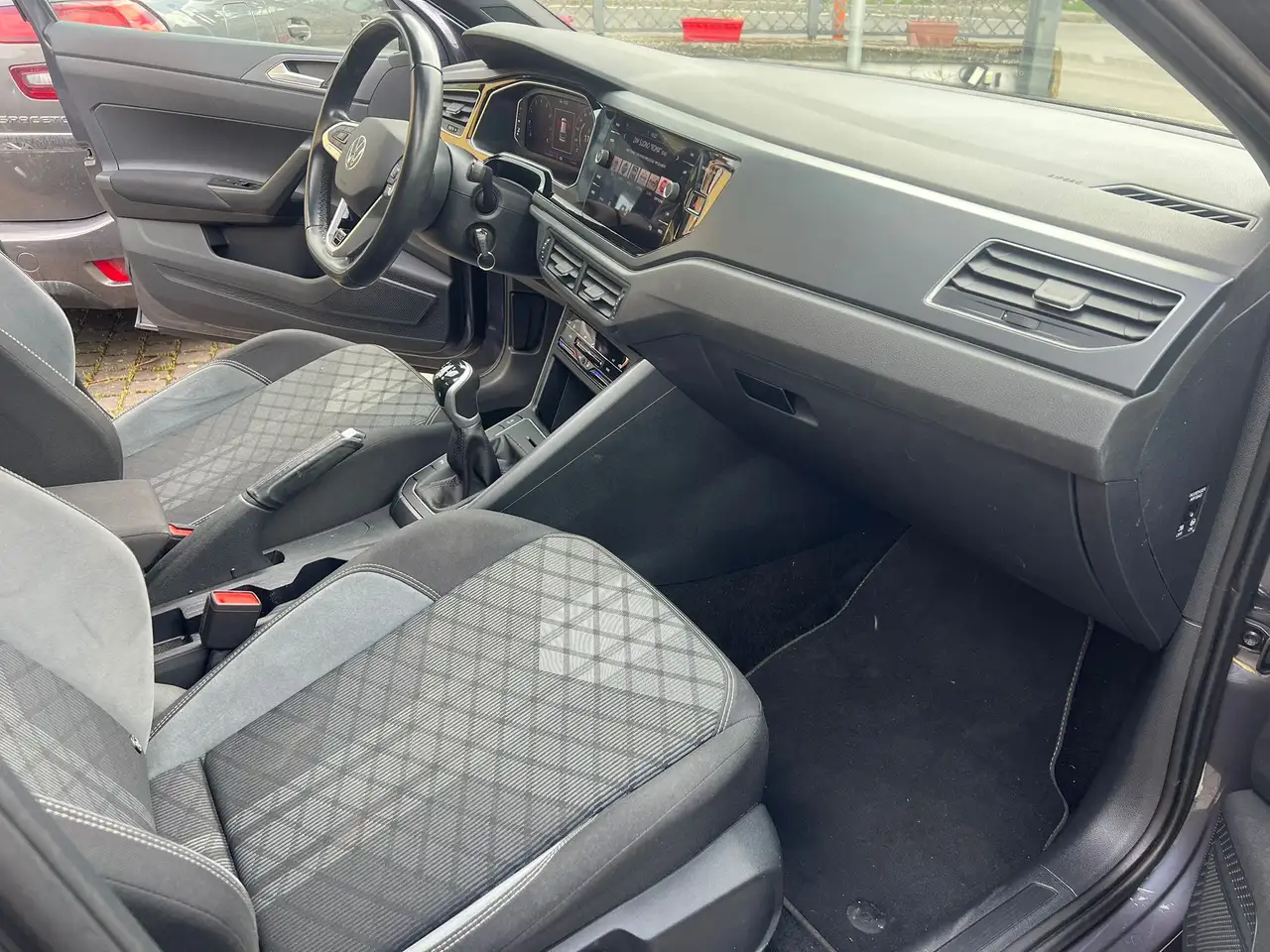 Volkswagen Taigo 1.0 tsi R-Line 110cv - Tetto Apribile Elettrico - Prezzo Reale 6