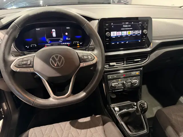 Volkswagen T-Cross view 11
