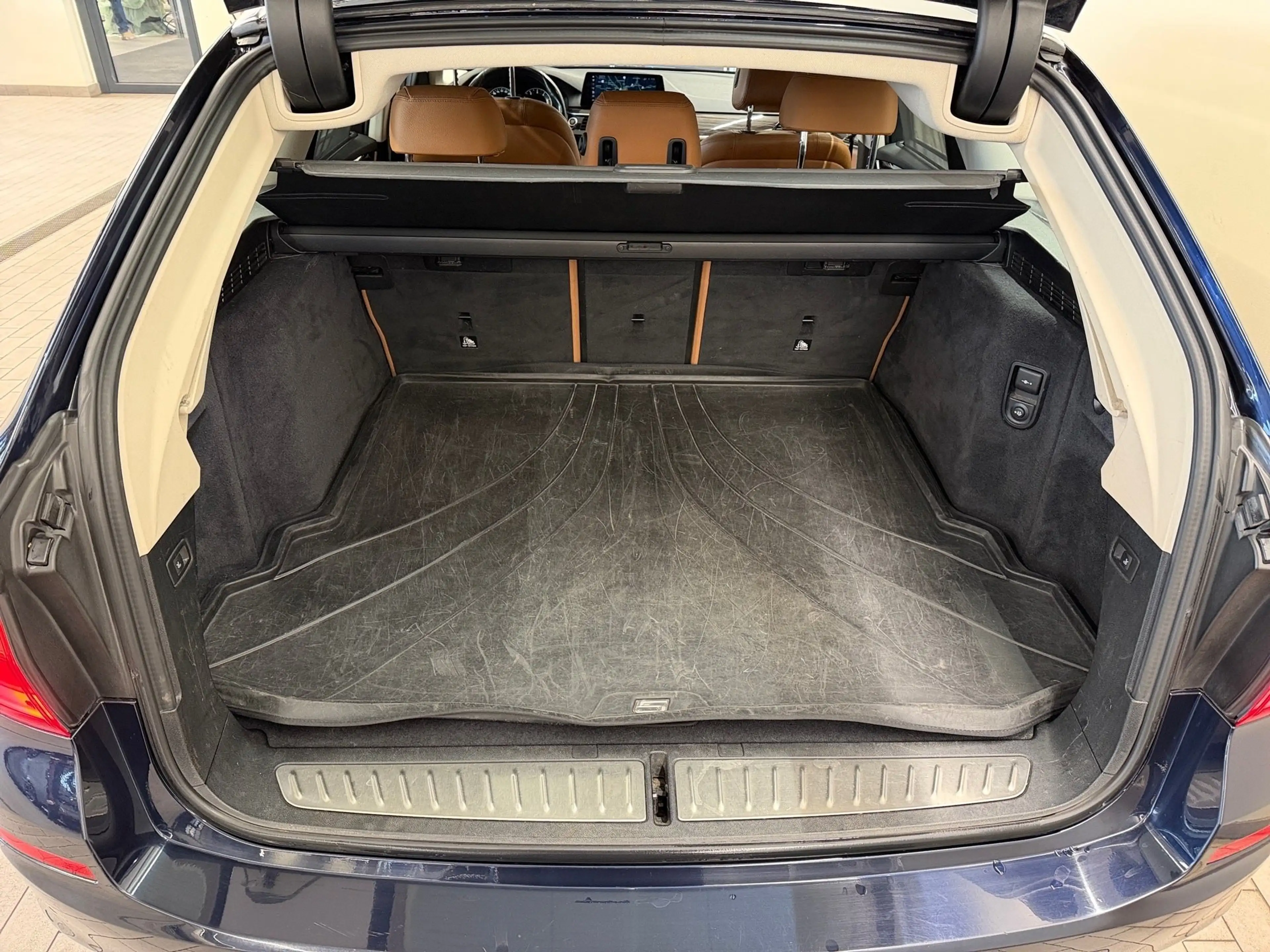 BMW 530 i xDrive — photo 11
