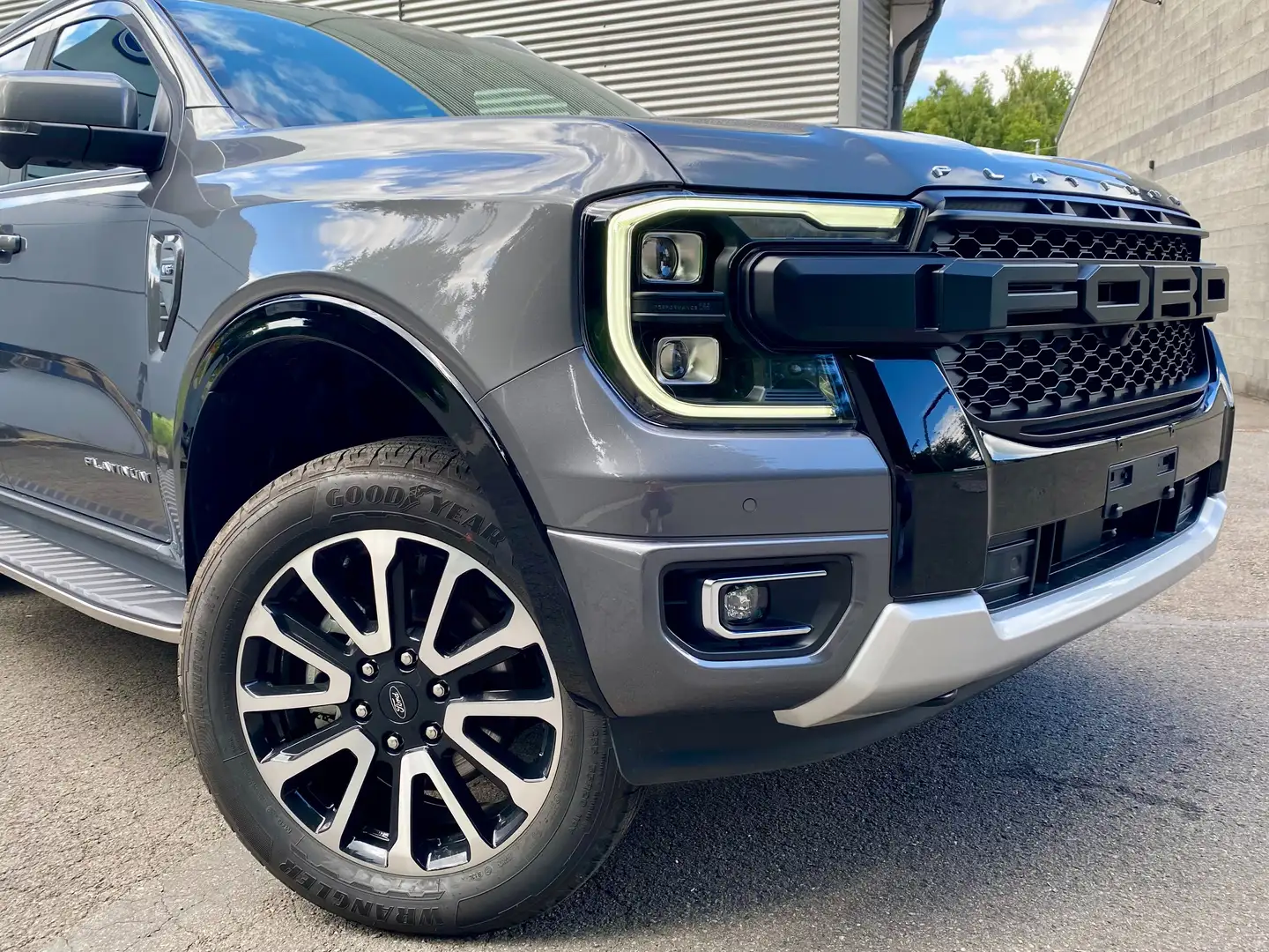 Ford Ranger Platinum 3.0L V6 240CH Auto 10V (ARRIVAGE 10/2025) Grijs - 2