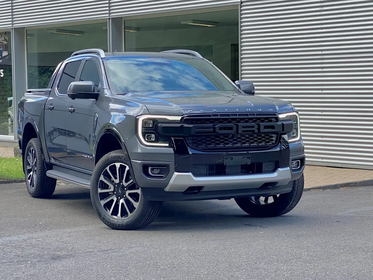 Ford Ranger Platinum 3.0L V6 240CH Auto 10V (ARRIVAGE 10/2025) Grijs - 1