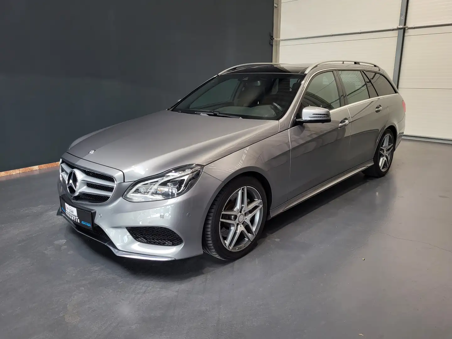 Mercedes-Benz E 350 CDI T 4Matic AMG *TOP Ausstattung* Silber - 1