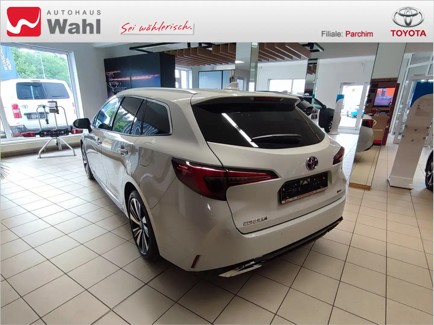 Toyota Corolla Touring Sports 2.0 Hybrid Teamplayer,1,99% Finanzi Grau - 2