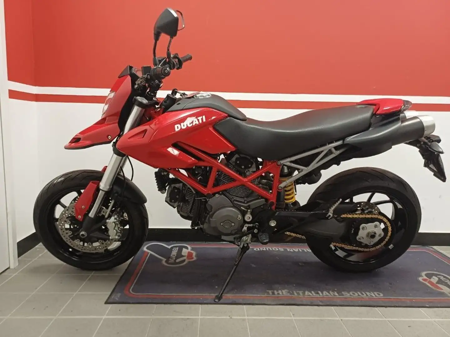 Ducati Hypermotard 796 red Rosso - 2