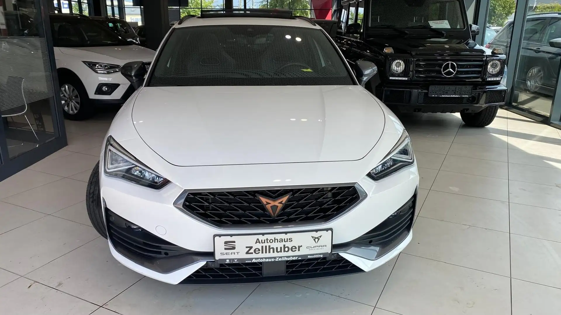 CUPRA Leon ST 2.0TSI 4D DSG VZ *AHK*Pano* Weiß - 2