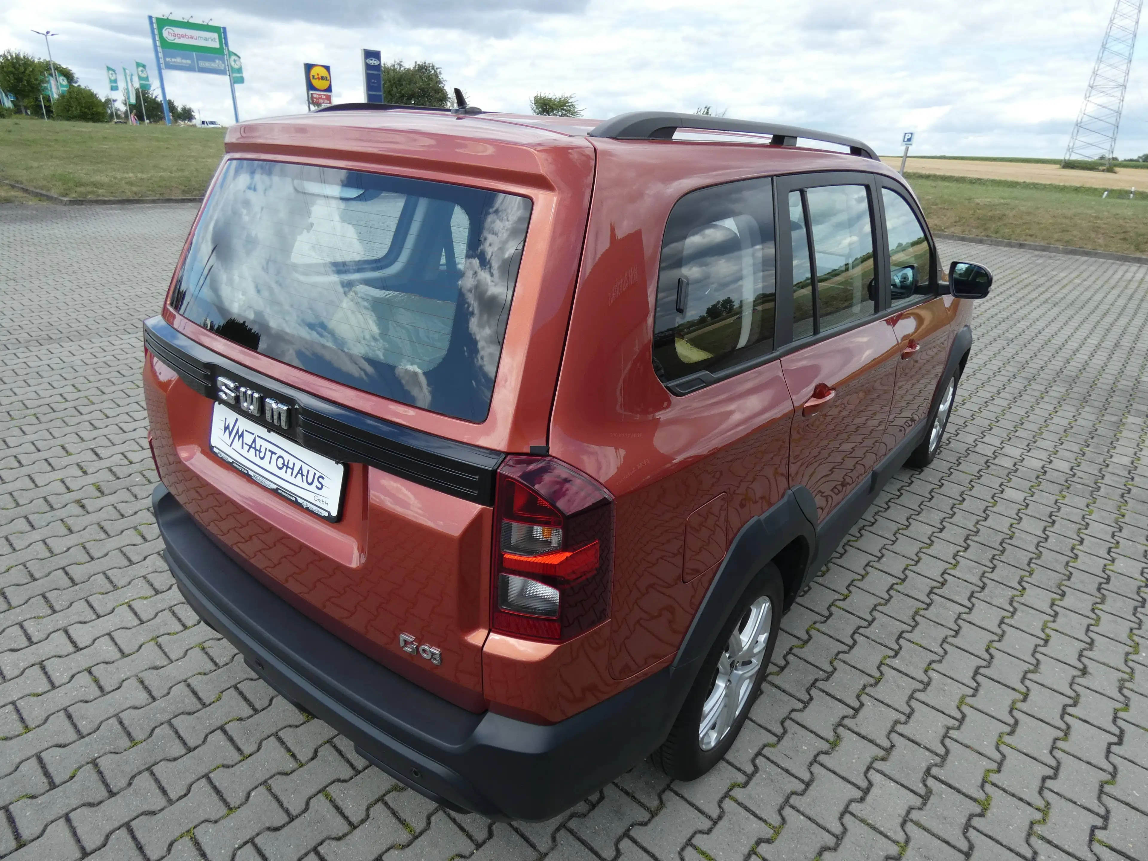 SWM G03F 1,5 MT 7-Sitzer, Ledersitze, Klimaanlage, Navi, 17" Alu, Sommer- und Winterreifen, PDC, GHD, Top Zustand — photo 5