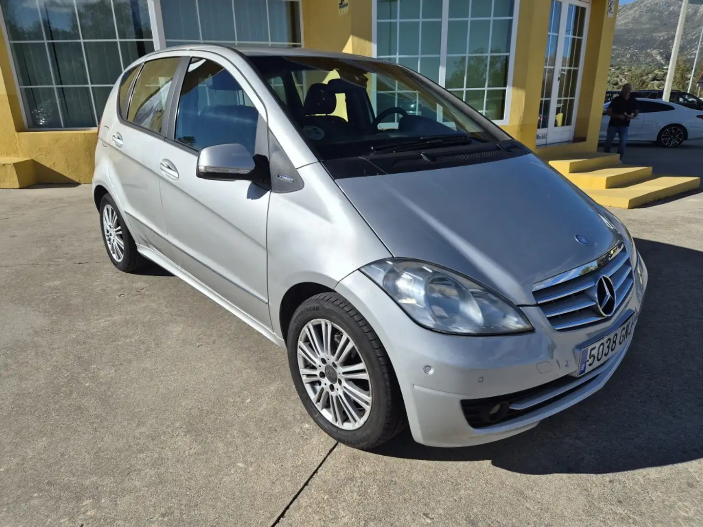 Mercedes-Benz A 180 180CDI Elegance Plateado - 1