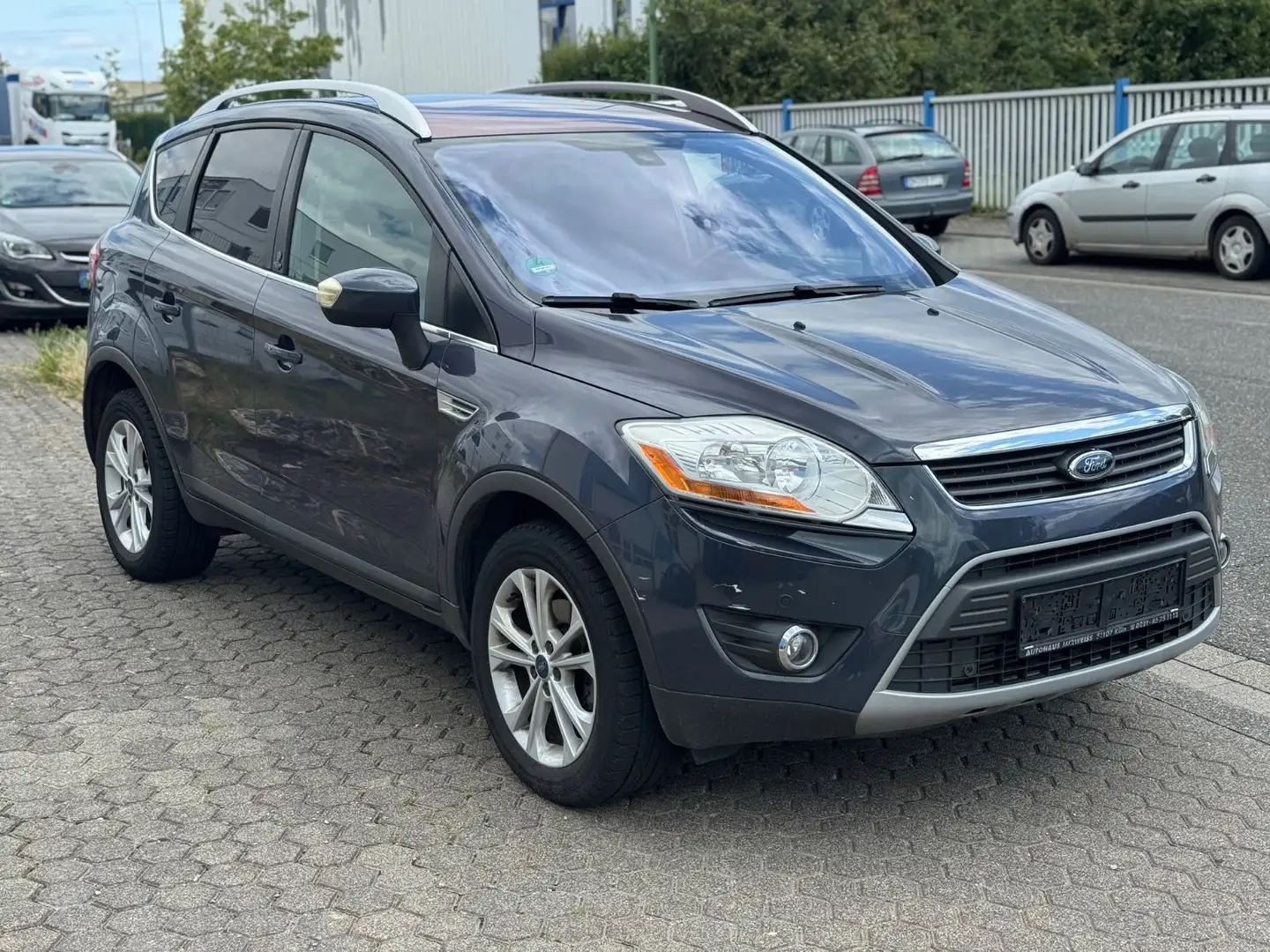 Ford Kuga Champions Edition Grau - 2