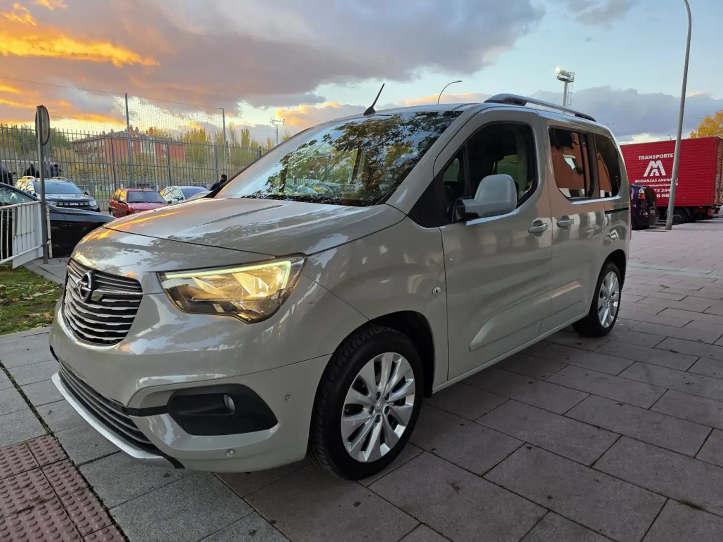 Opel Combo Life 1.5TD S/S Innovation L AT8 130 Gris - 1