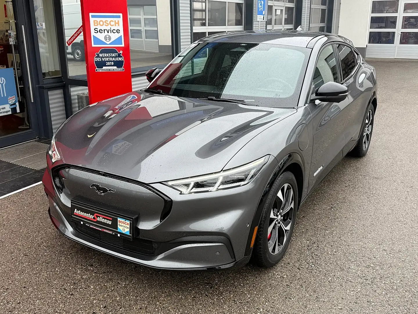 Ford Mustang Mach-E AWD Elektro Extended Range Grau - 2
