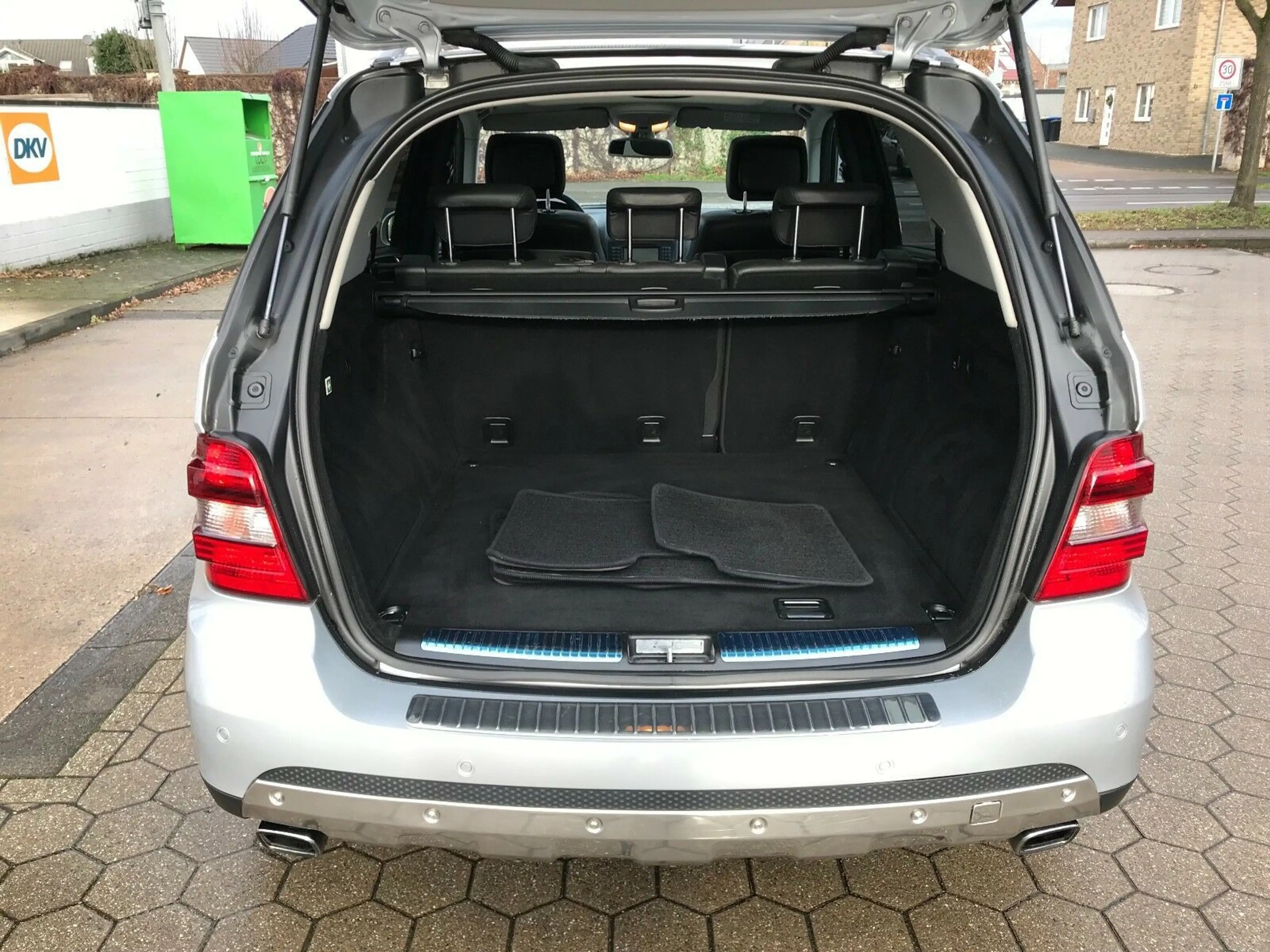Mercedes-Benz ML 280 CDI 4 MATIC/SCHECKHEFT/NAVI/LEDER/SHZ — photo 11