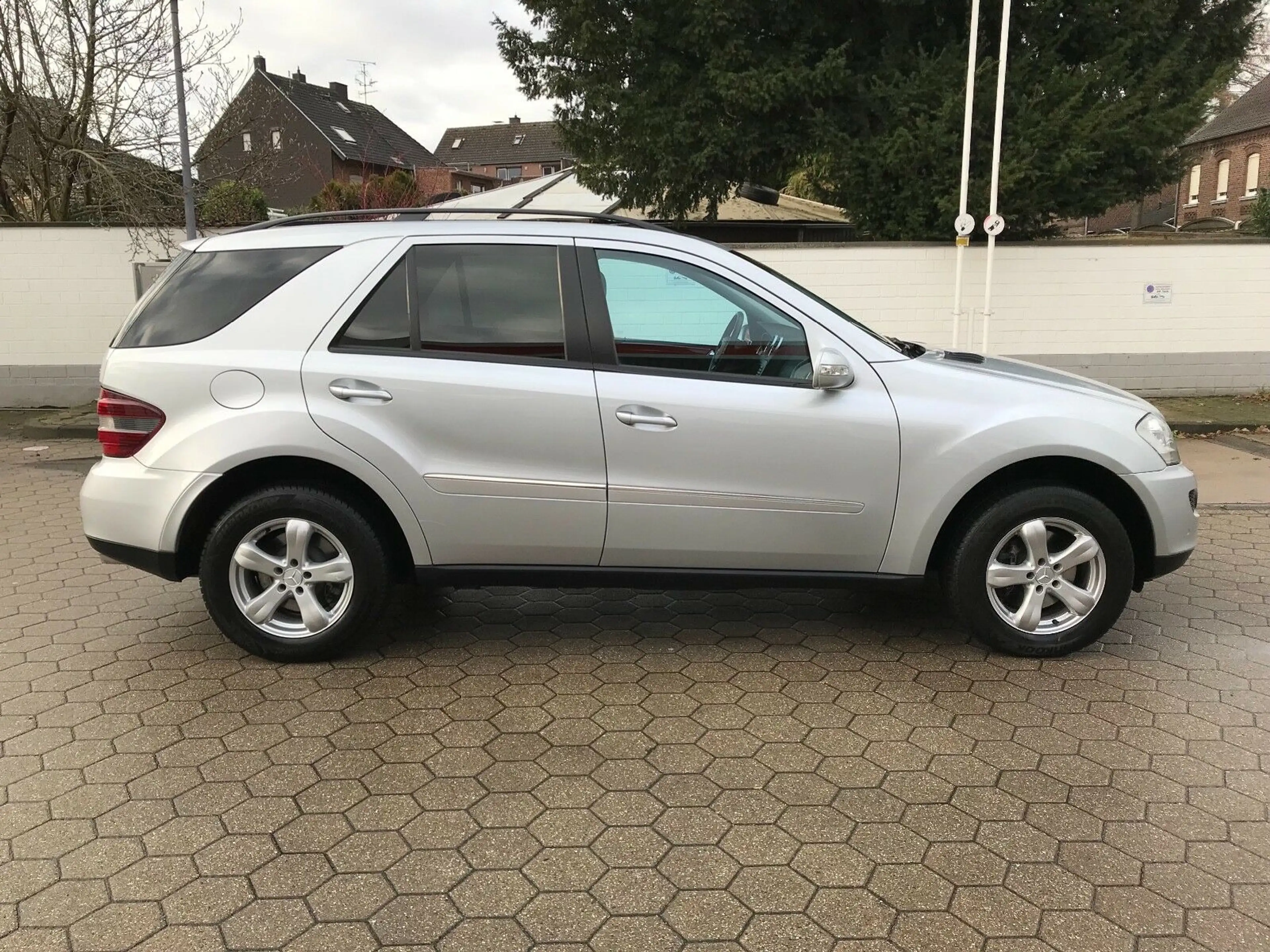 Mercedes-Benz ML 280 CDI 4 MATIC/SCHECKHEFT/NAVI/LEDER/SHZ — photo 3