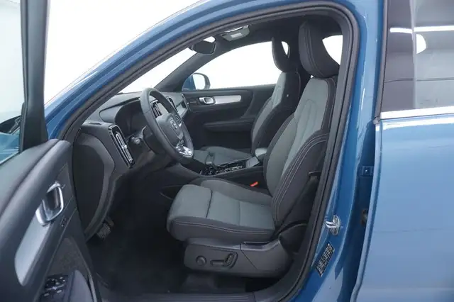 Volvo XC40 view 10
