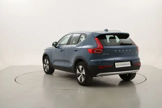 Volvo XC40 view 3