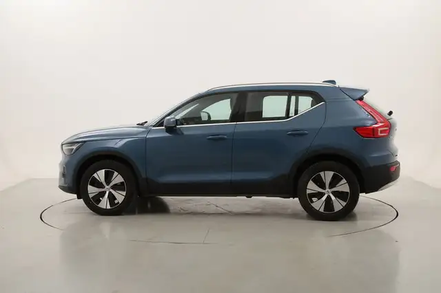 Volvo XC40 view 2
