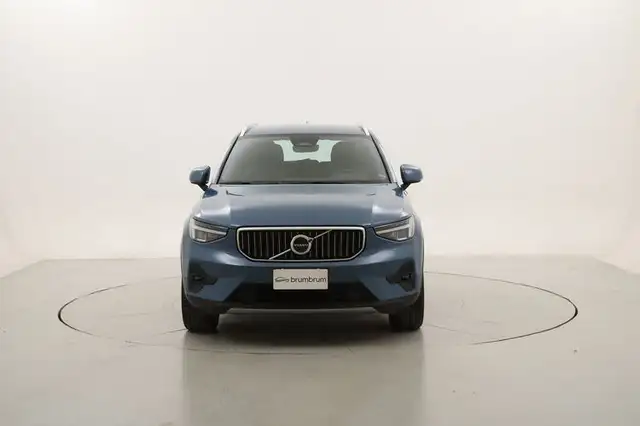 Volvo XC40 view 8