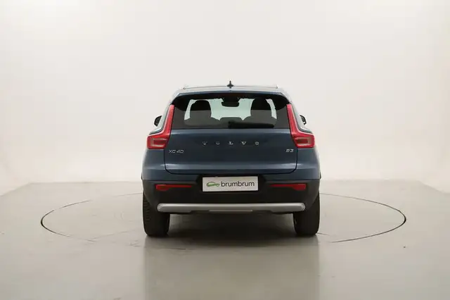Volvo XC40 view 4