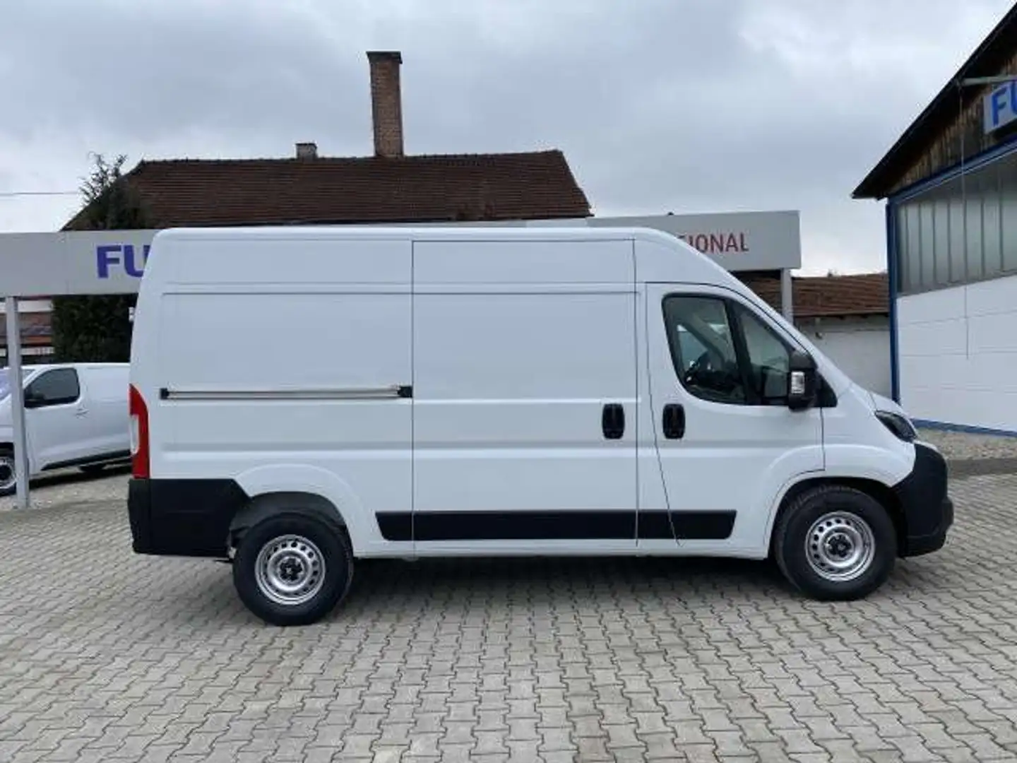 Fiat Ducato KASTENWAGEN 35 L2H2 140 AT Weiß - 2
