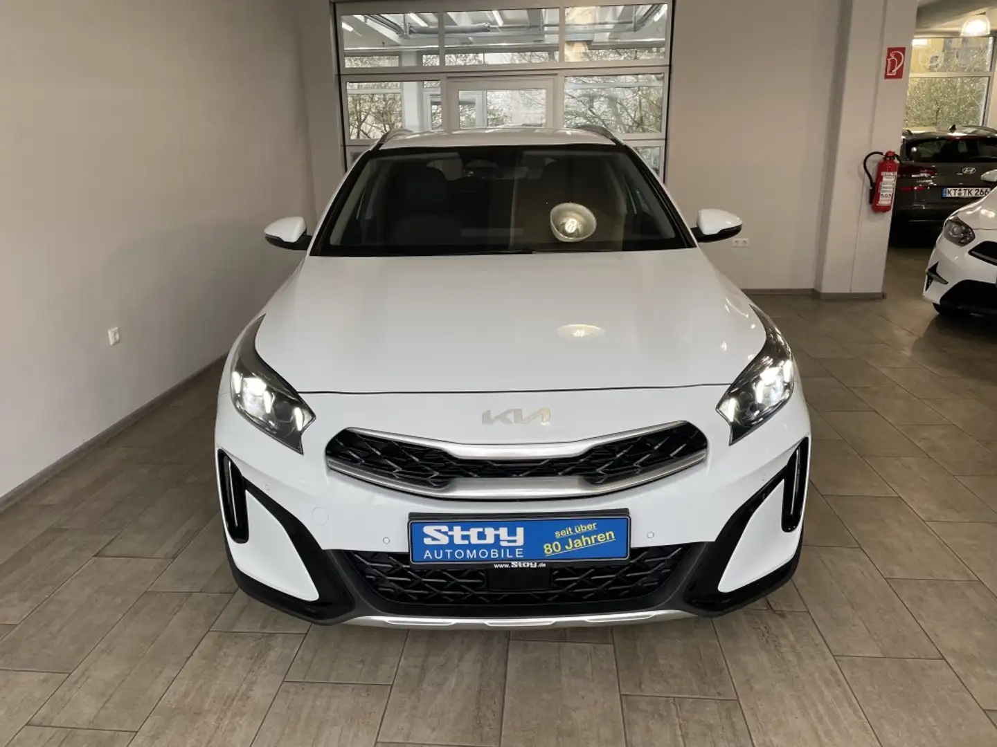 Kia XCeed MJ 25 1.5 T-GDI DCT Navi LED PDC v+h 18 Zoll Weiß - 2